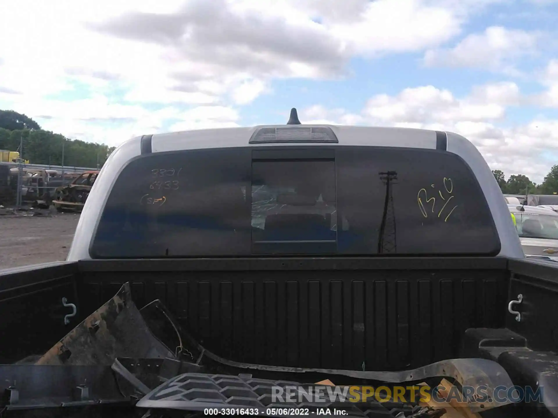 8 Photograph of a damaged car 5TFCZ5AN5MX249952 TOYOTA TACOMA 4WD 2021