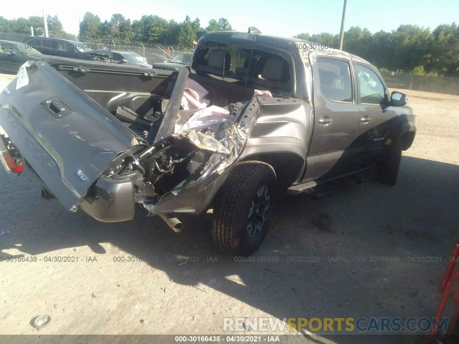 4 Photograph of a damaged car 5TFCZ5AN5MX258361 TOYOTA TACOMA 4WD 2021