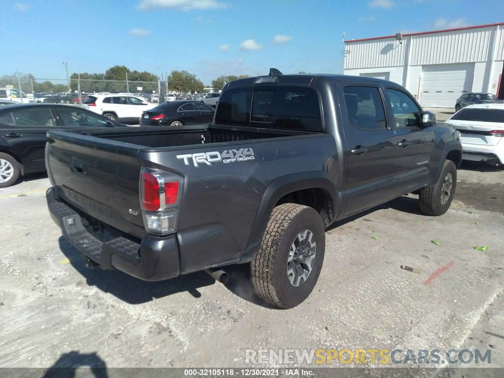 4 Фотография поврежденного автомобиля 5TFCZ5AN5MX263852 TOYOTA TACOMA 4WD 2021