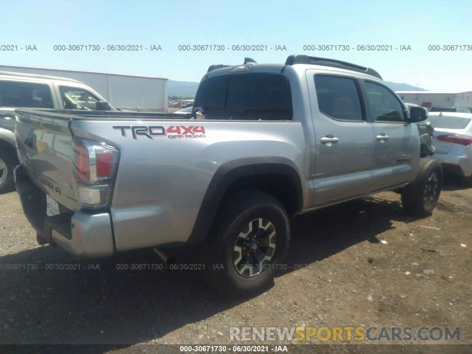 4 Фотография поврежденного автомобиля 5TFCZ5AN5MX266749 TOYOTA TACOMA 4WD 2021