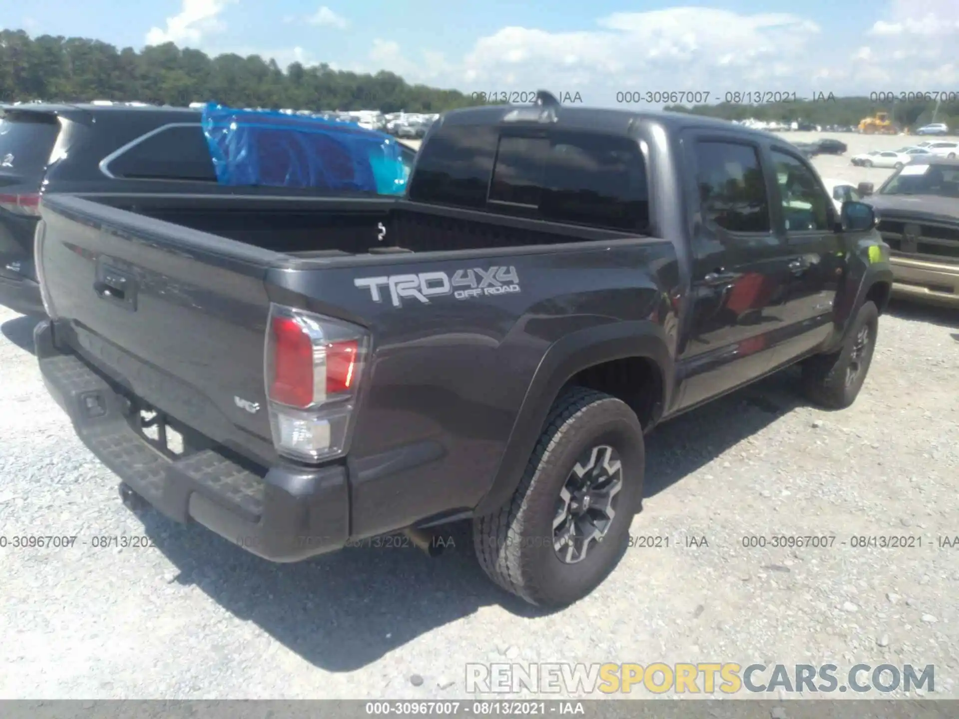 4 Фотография поврежденного автомобиля 5TFCZ5AN5MX268274 TOYOTA TACOMA 4WD 2021