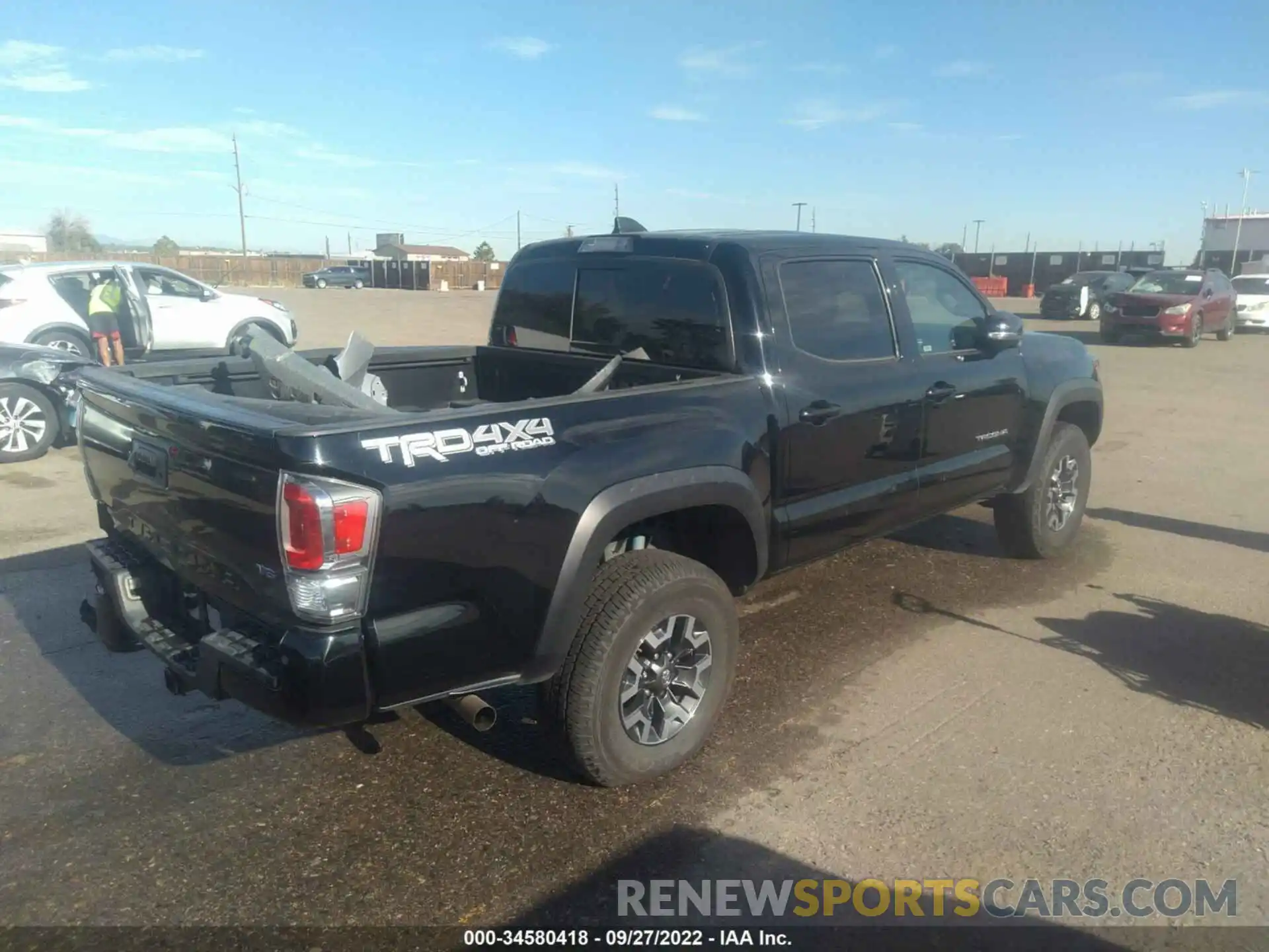 4 Фотография поврежденного автомобиля 5TFCZ5AN5MX270901 TOYOTA TACOMA 4WD 2021