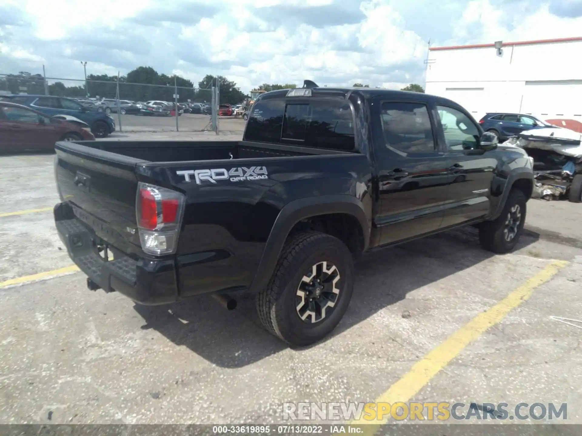 4 Фотография поврежденного автомобиля 5TFCZ5AN5MX271420 TOYOTA TACOMA 4WD 2021