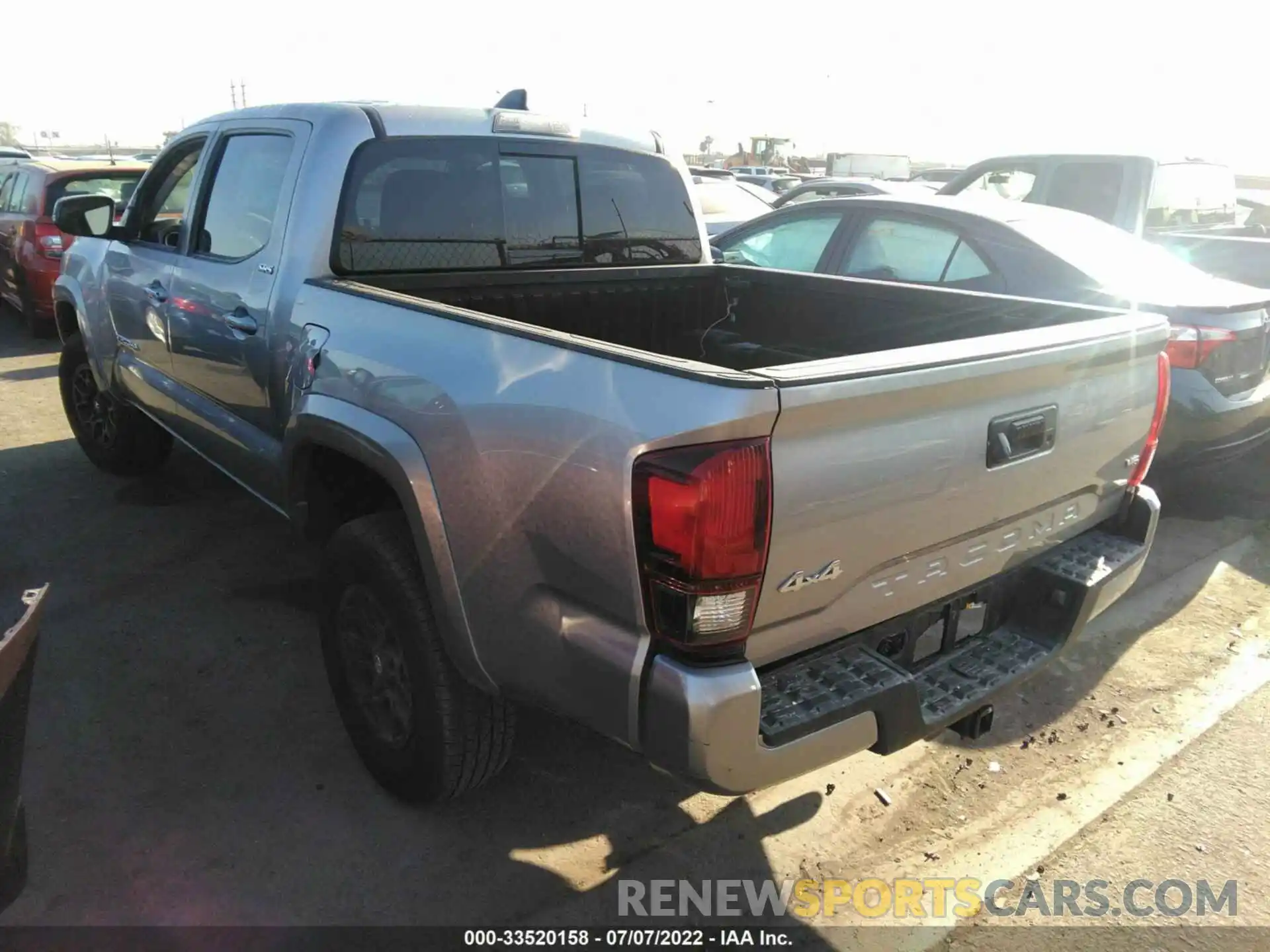 3 Photograph of a damaged car 5TFCZ5AN5MX282384 TOYOTA TACOMA 4WD 2021