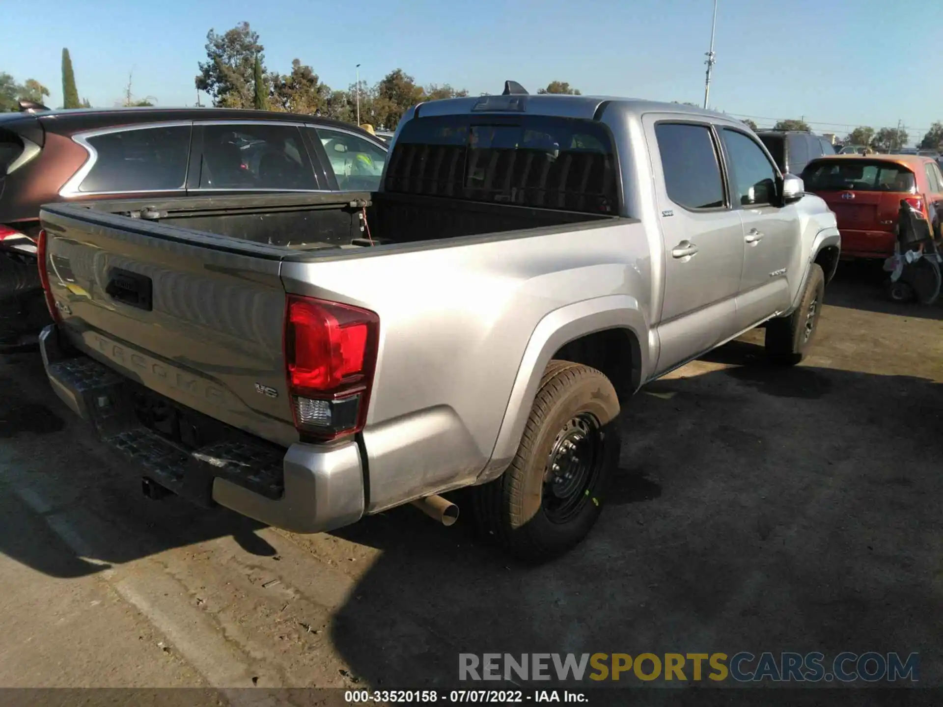 4 Photograph of a damaged car 5TFCZ5AN5MX282384 TOYOTA TACOMA 4WD 2021