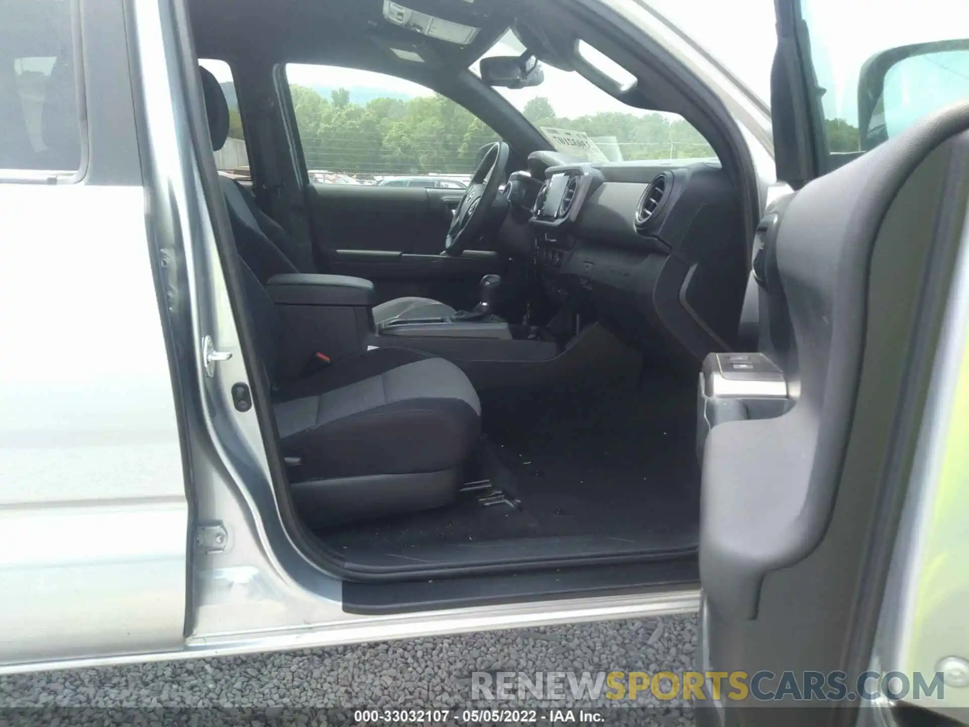 5 Photograph of a damaged car 5TFCZ5AN6MX257199 TOYOTA TACOMA 4WD 2021