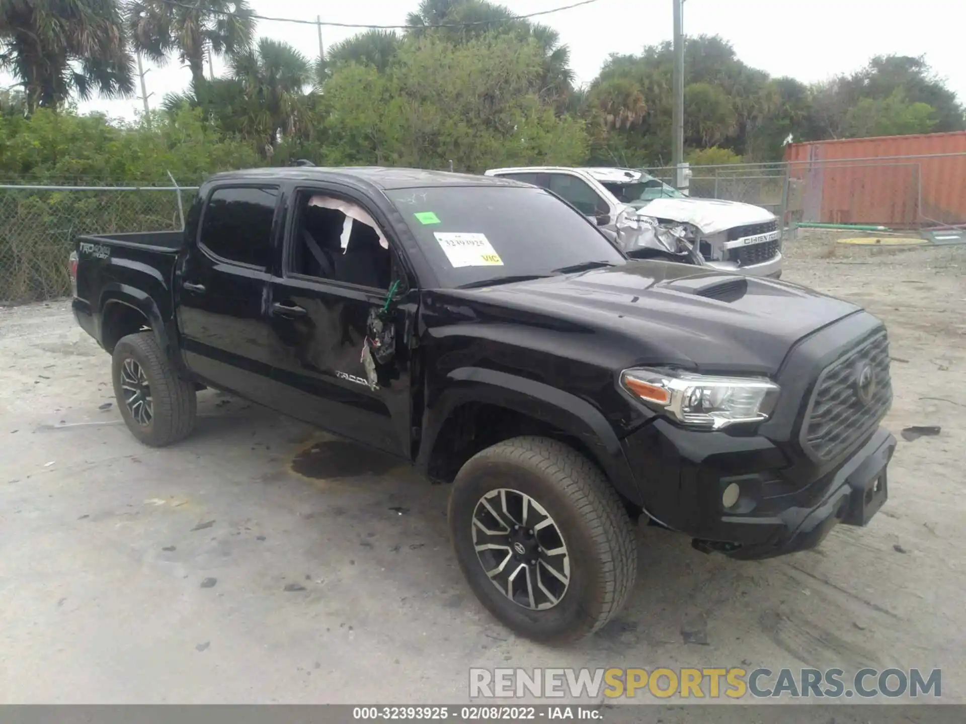 1 Photograph of a damaged car 5TFCZ5AN6MX257932 TOYOTA TACOMA 4WD 2021