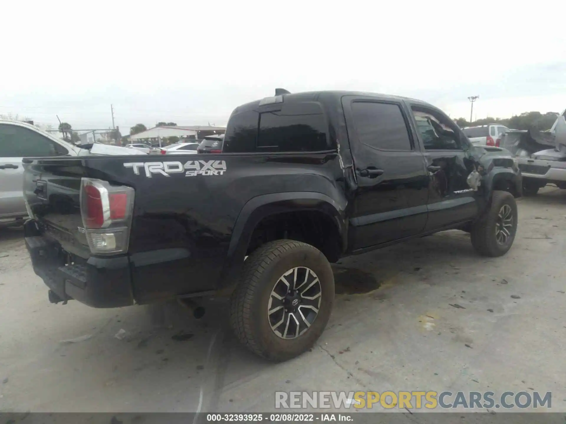 4 Фотография поврежденного автомобиля 5TFCZ5AN6MX257932 TOYOTA TACOMA 4WD 2021