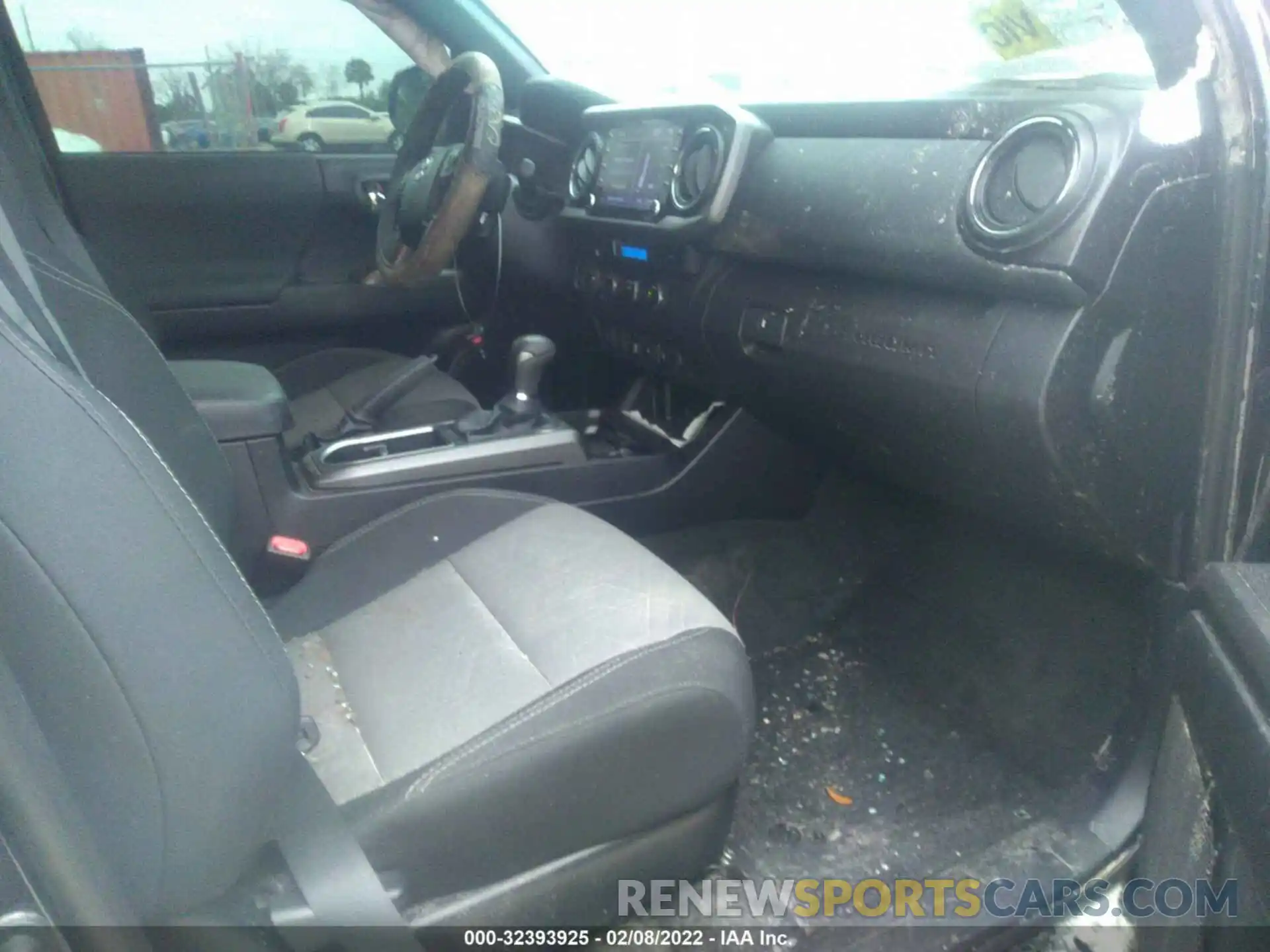 5 Photograph of a damaged car 5TFCZ5AN6MX257932 TOYOTA TACOMA 4WD 2021