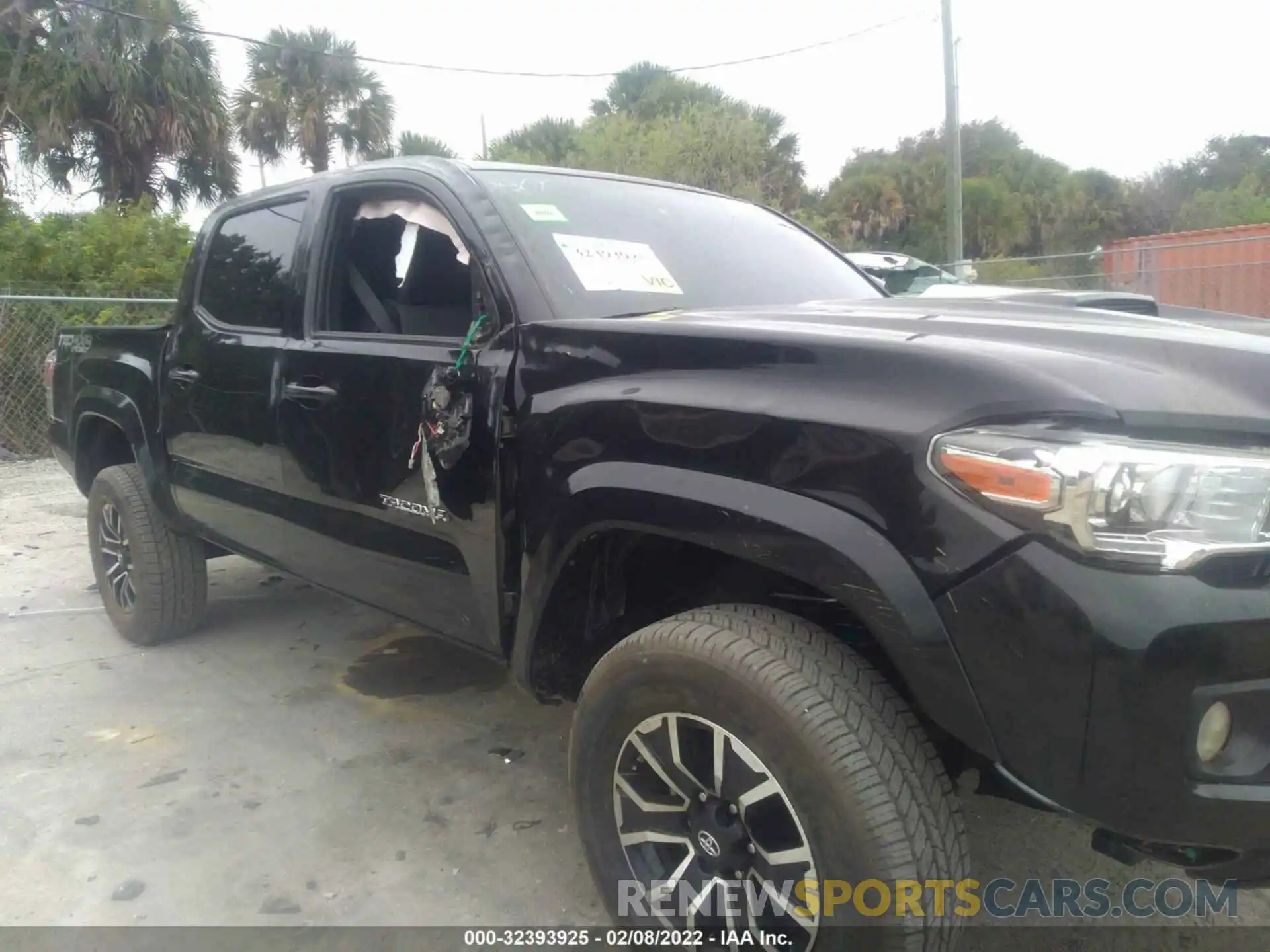 6 Photograph of a damaged car 5TFCZ5AN6MX257932 TOYOTA TACOMA 4WD 2021