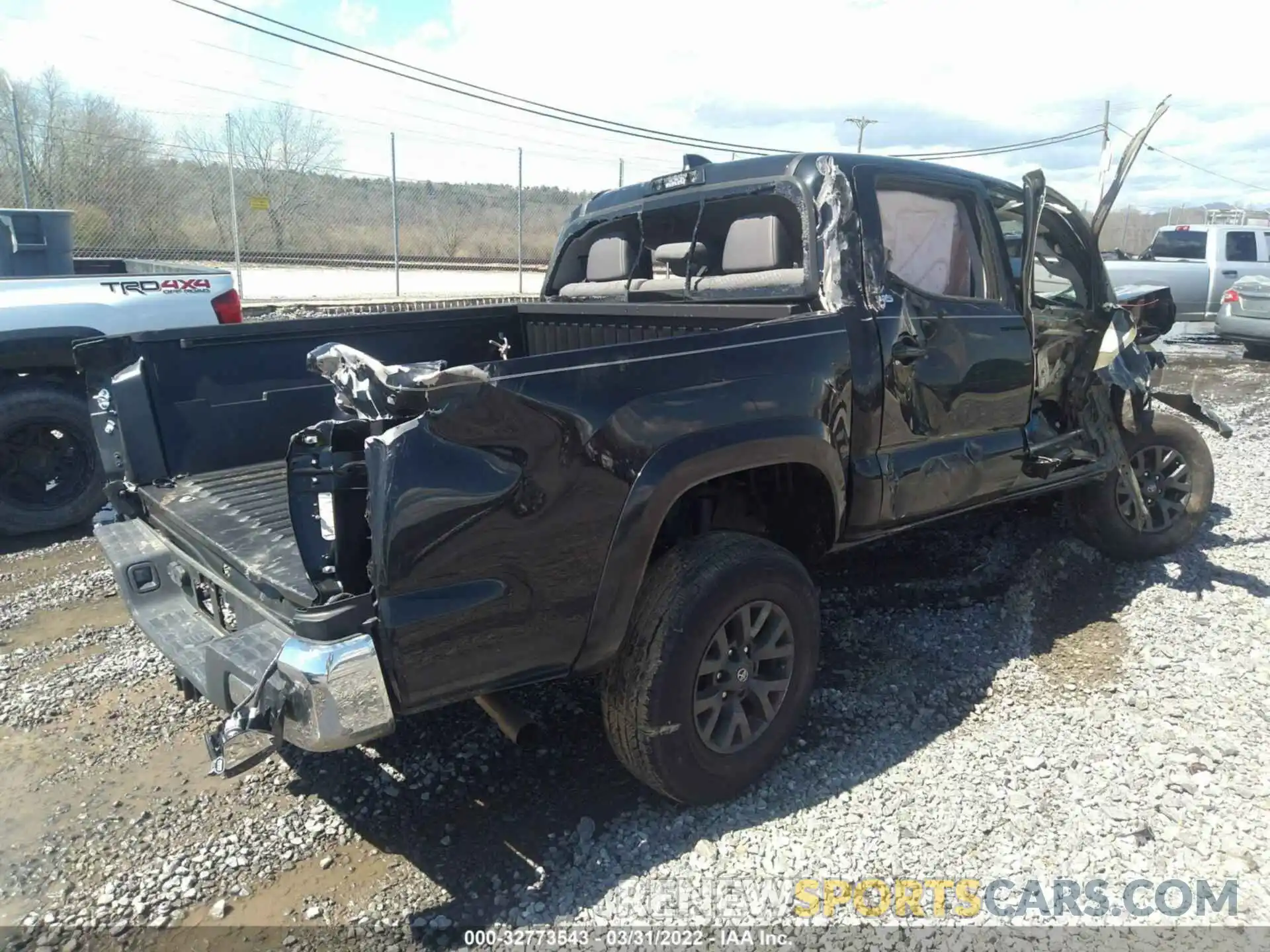 4 Фотография поврежденного автомобиля 5TFCZ5AN6MX261530 TOYOTA TACOMA 4WD 2021