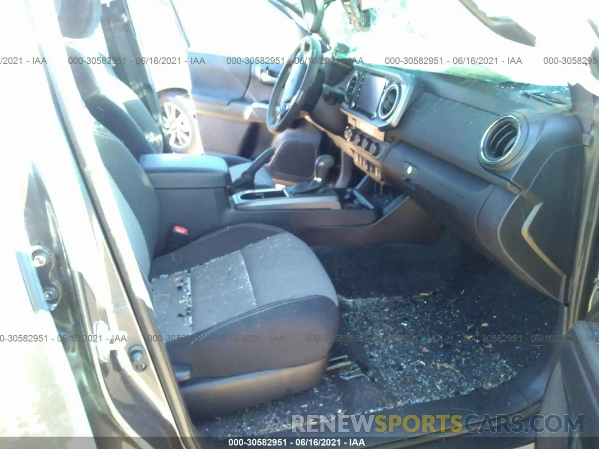 5 Photograph of a damaged car 5TFCZ5AN6MX264637 TOYOTA TACOMA 4WD 2021