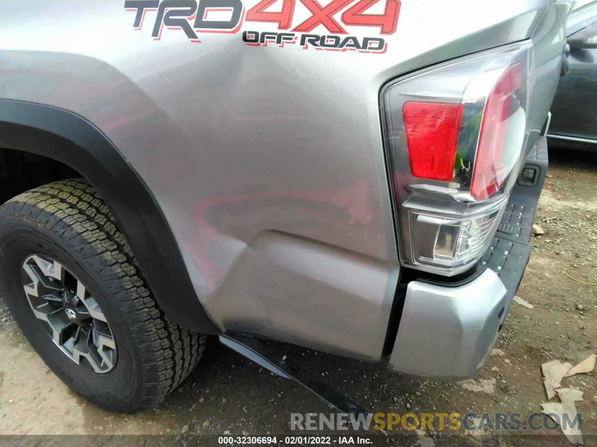 6 Фотография поврежденного автомобиля 5TFCZ5AN6MX268400 TOYOTA TACOMA 4WD 2021