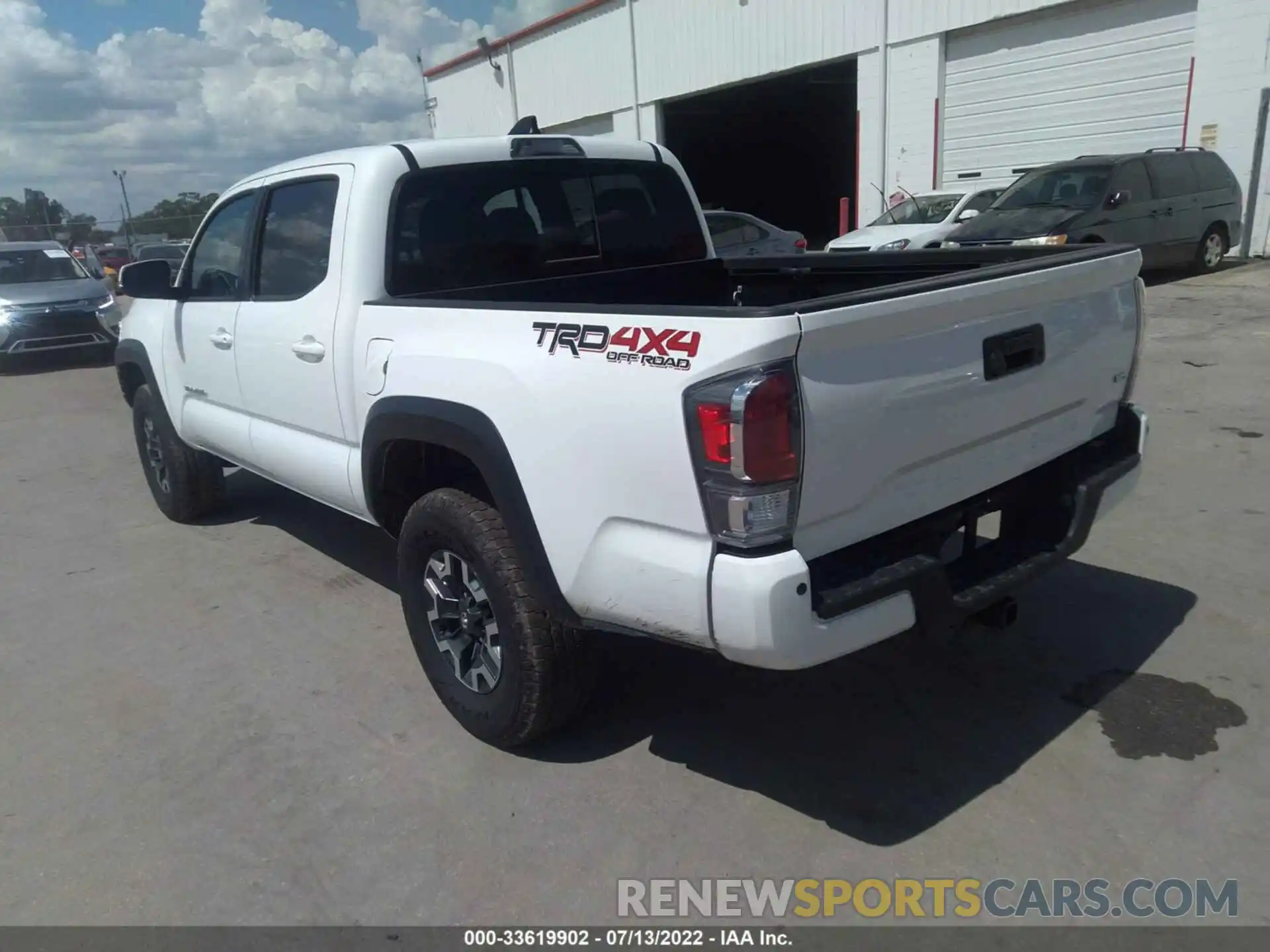 3 Photograph of a damaged car 5TFCZ5AN6MX271992 TOYOTA TACOMA 4WD 2021