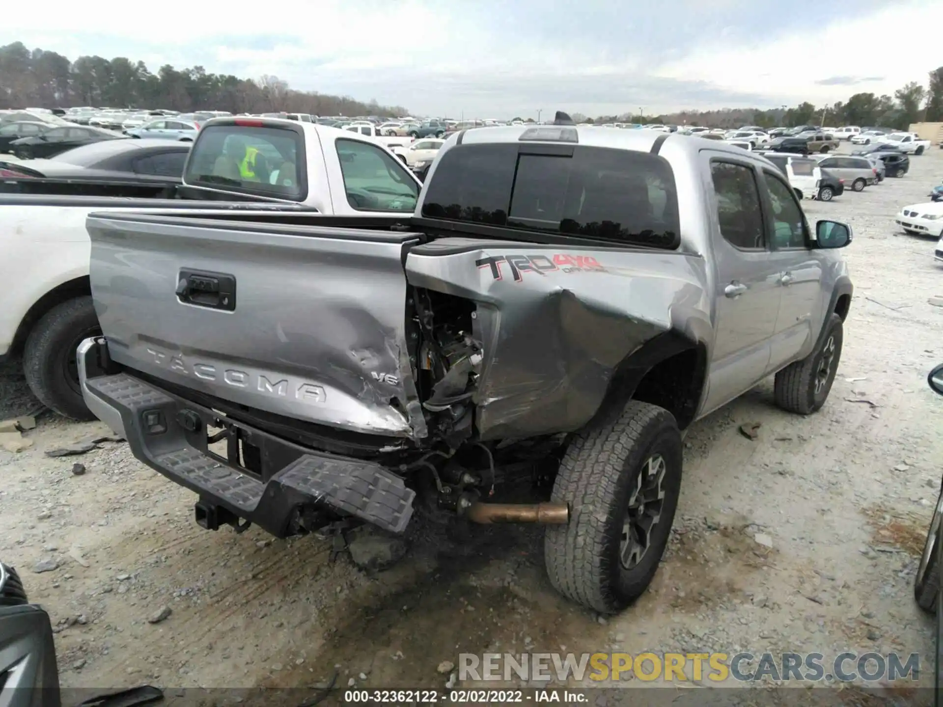 4 Photograph of a damaged car 5TFCZ5AN6MX272771 TOYOTA TACOMA 4WD 2021