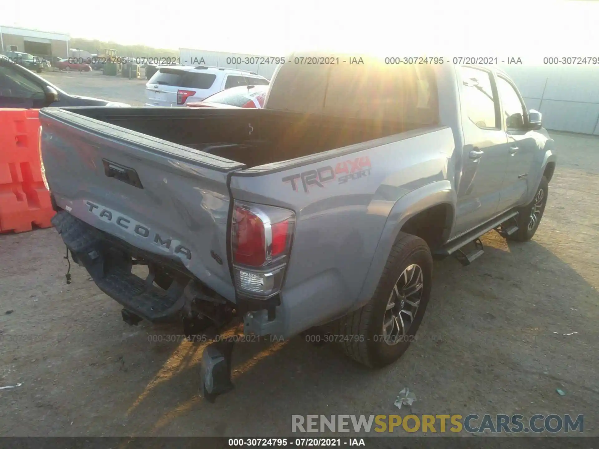 4 Фотография поврежденного автомобиля 5TFCZ5AN7MX252156 TOYOTA TACOMA 4WD 2021