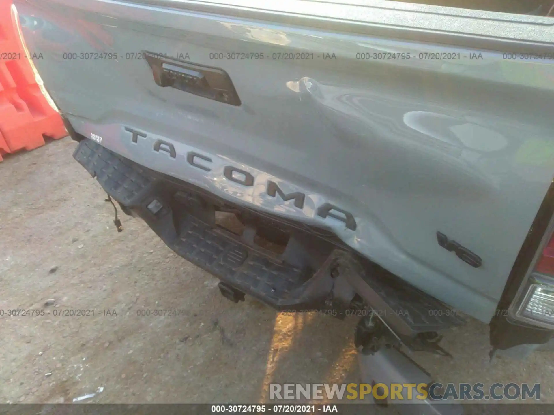 6 Фотография поврежденного автомобиля 5TFCZ5AN7MX252156 TOYOTA TACOMA 4WD 2021