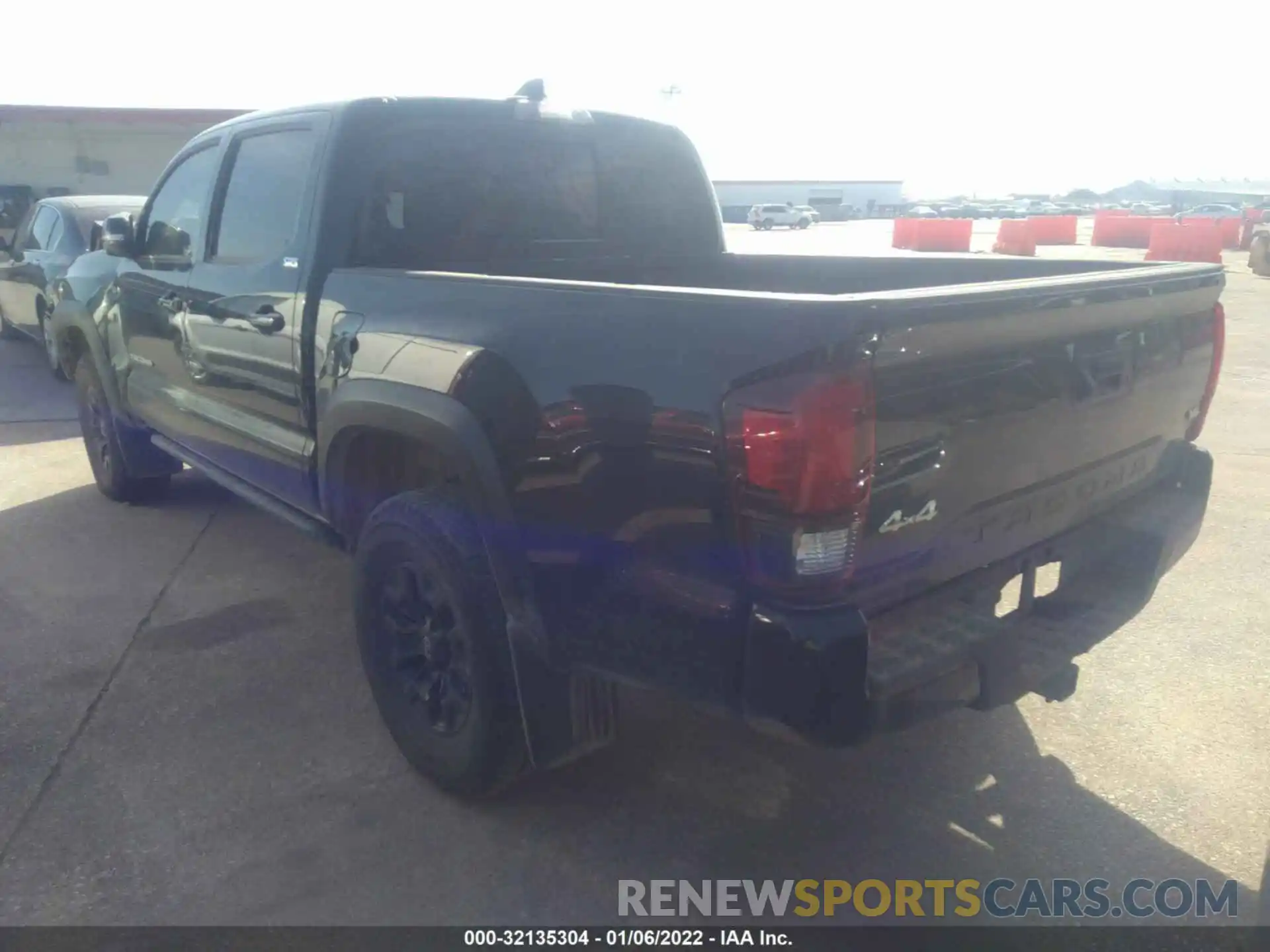 3 Фотография поврежденного автомобиля 5TFCZ5AN7MX256837 TOYOTA TACOMA 4WD 2021