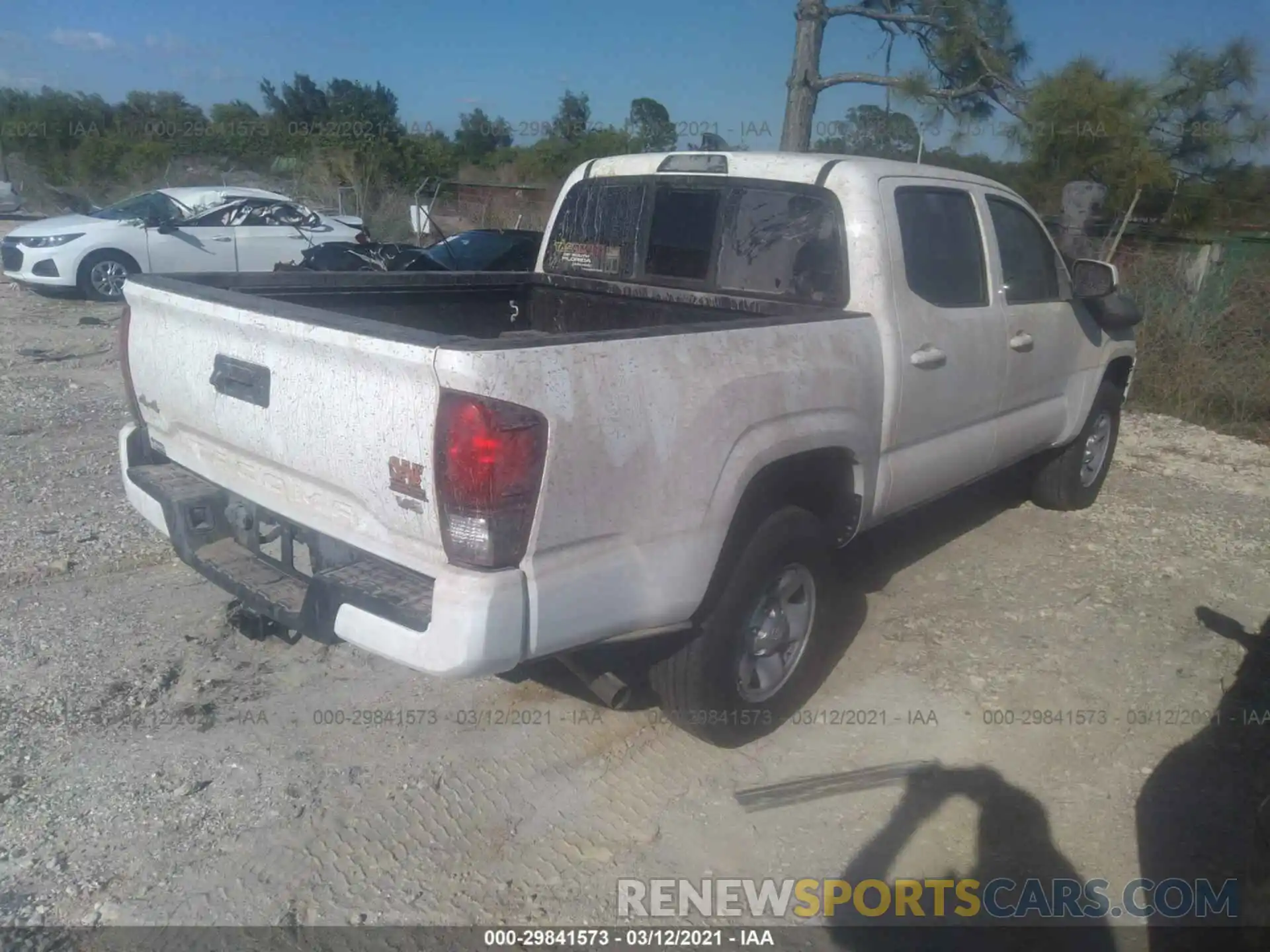 4 Фотография поврежденного автомобиля 5TFCZ5AN7MX258460 TOYOTA TACOMA 4WD 2021