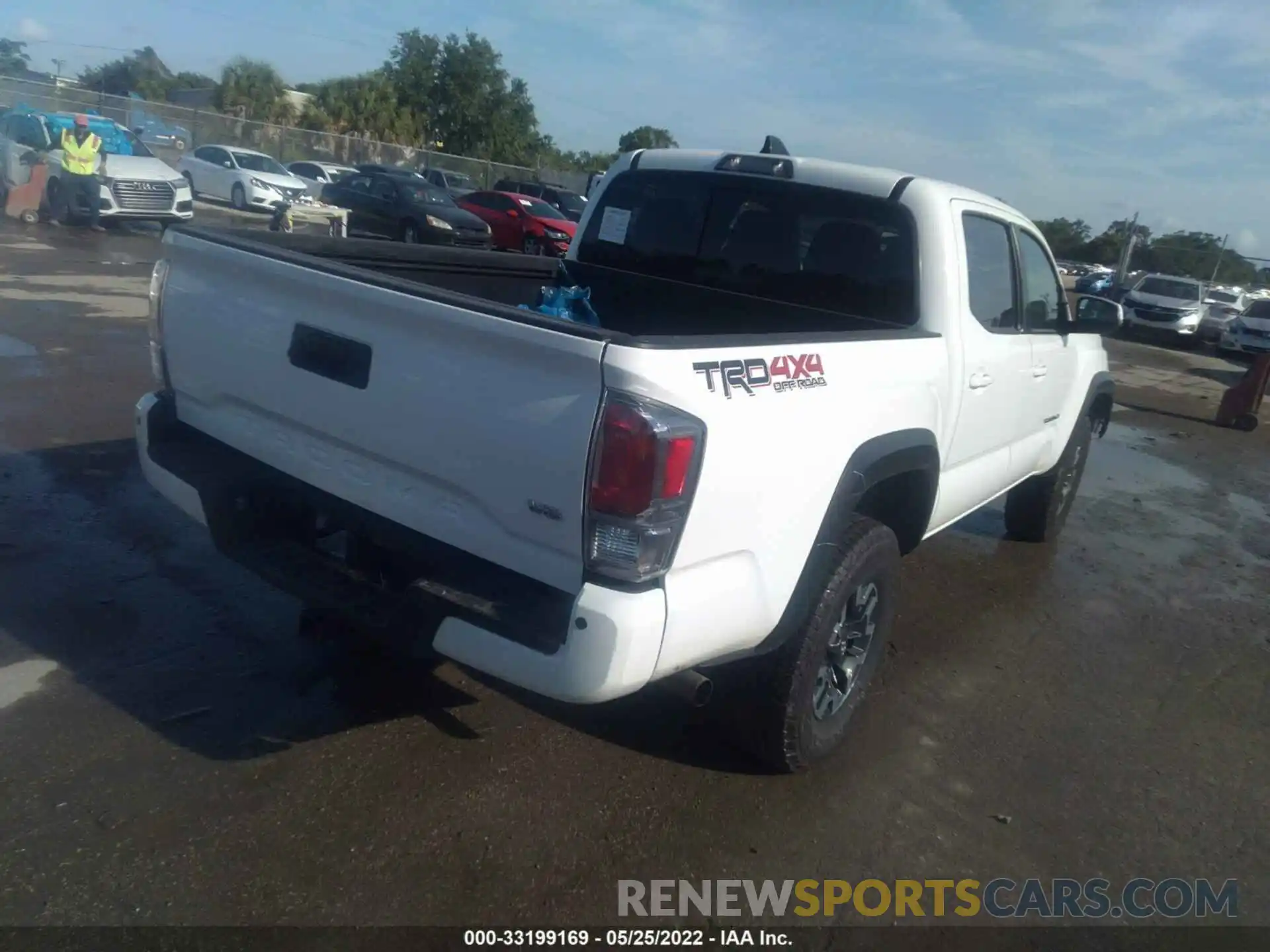 4 Фотография поврежденного автомобиля 5TFCZ5AN7MX265022 TOYOTA TACOMA 4WD 2021