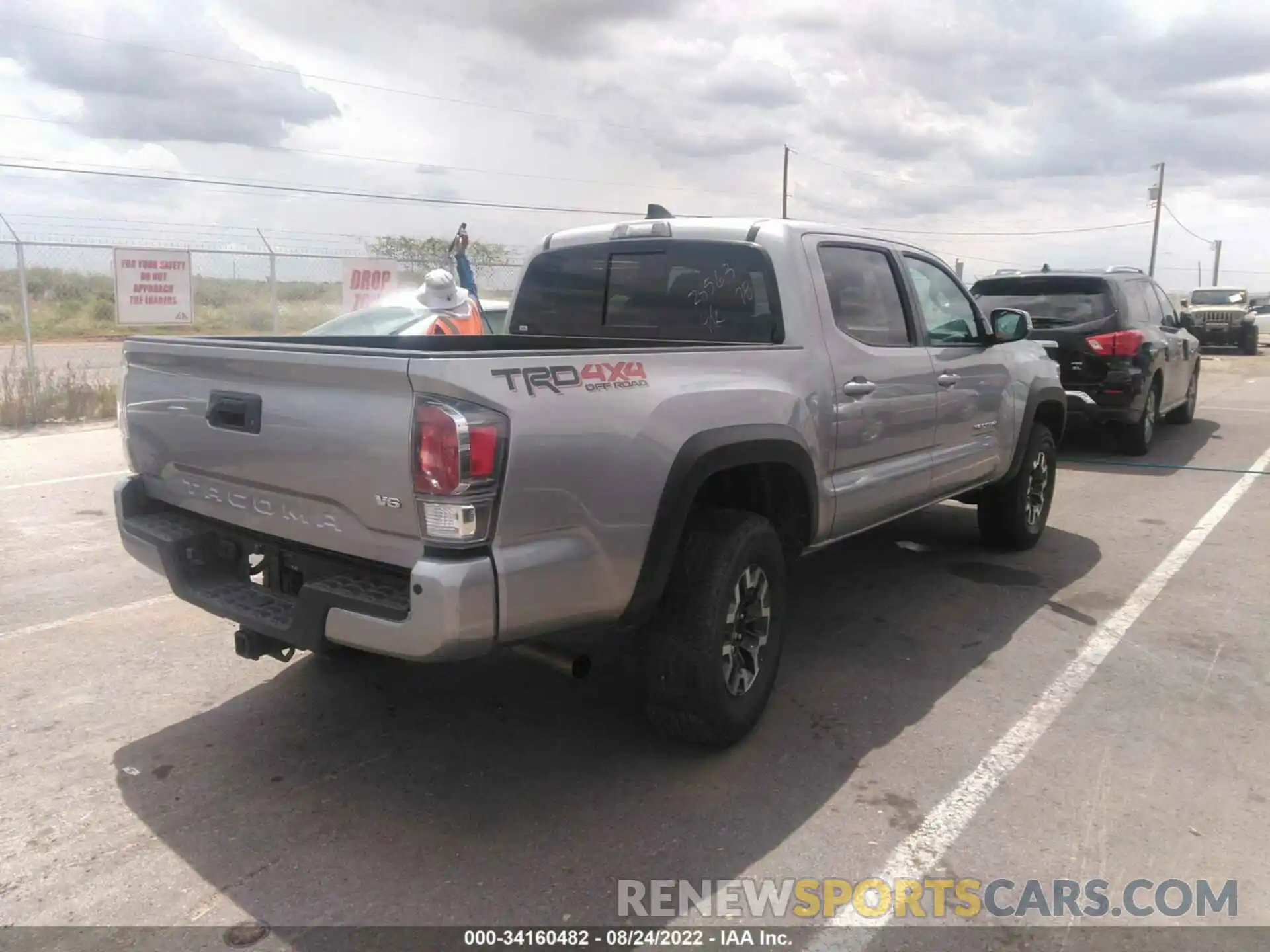 4 Фотография поврежденного автомобиля 5TFCZ5AN7MX268759 TOYOTA TACOMA 4WD 2021