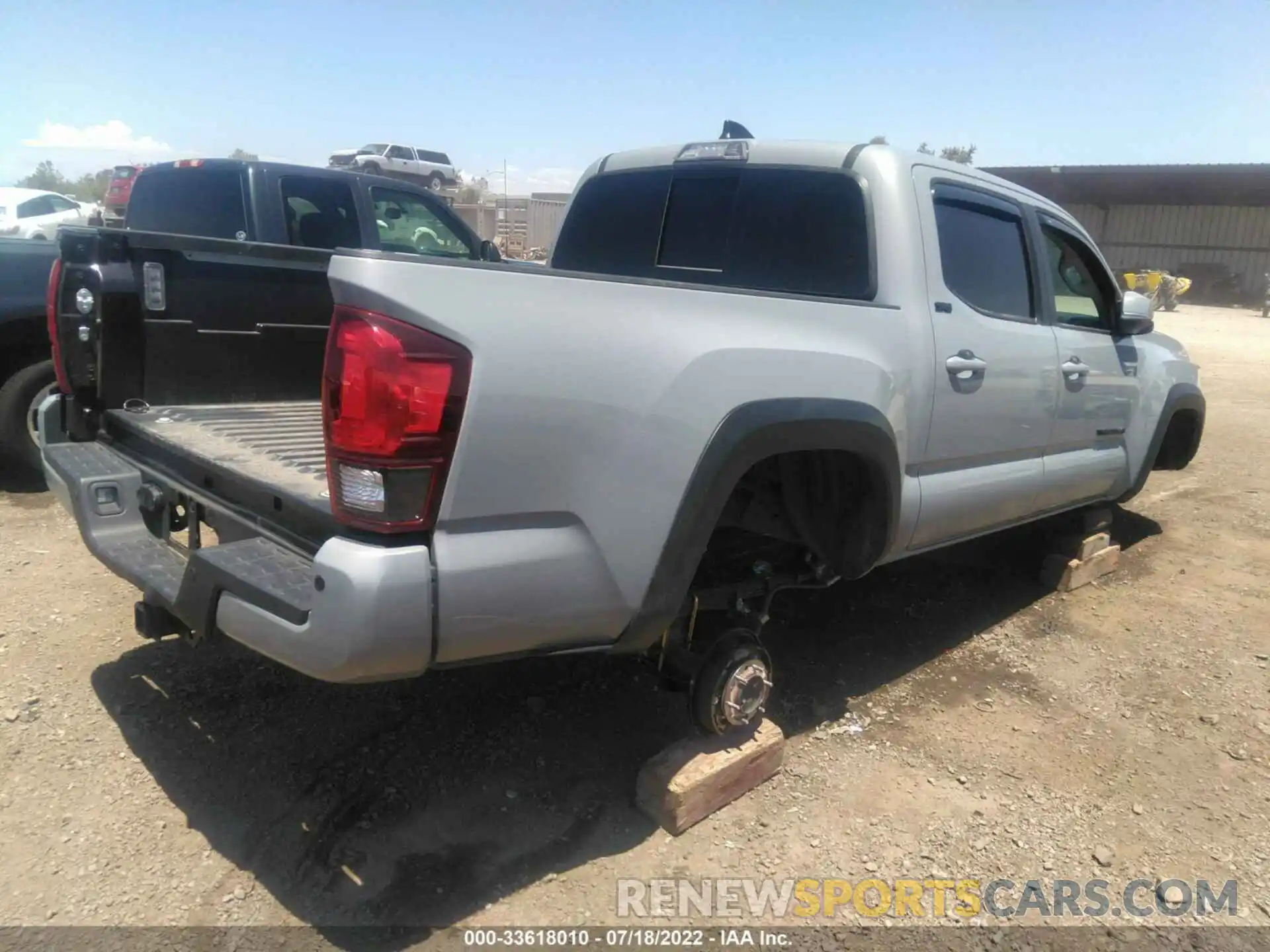 4 Photograph of a damaged car 5TFCZ5AN7MX280927 TOYOTA TACOMA 4WD 2021