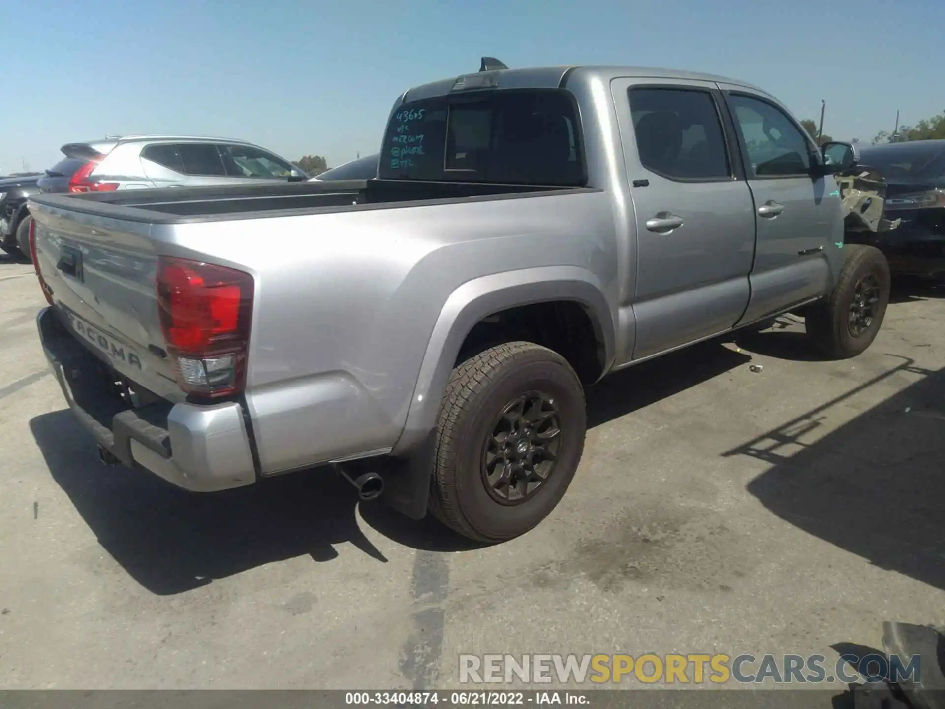 4 Photograph of a damaged car 5TFCZ5AN7MX281981 TOYOTA TACOMA 4WD 2021