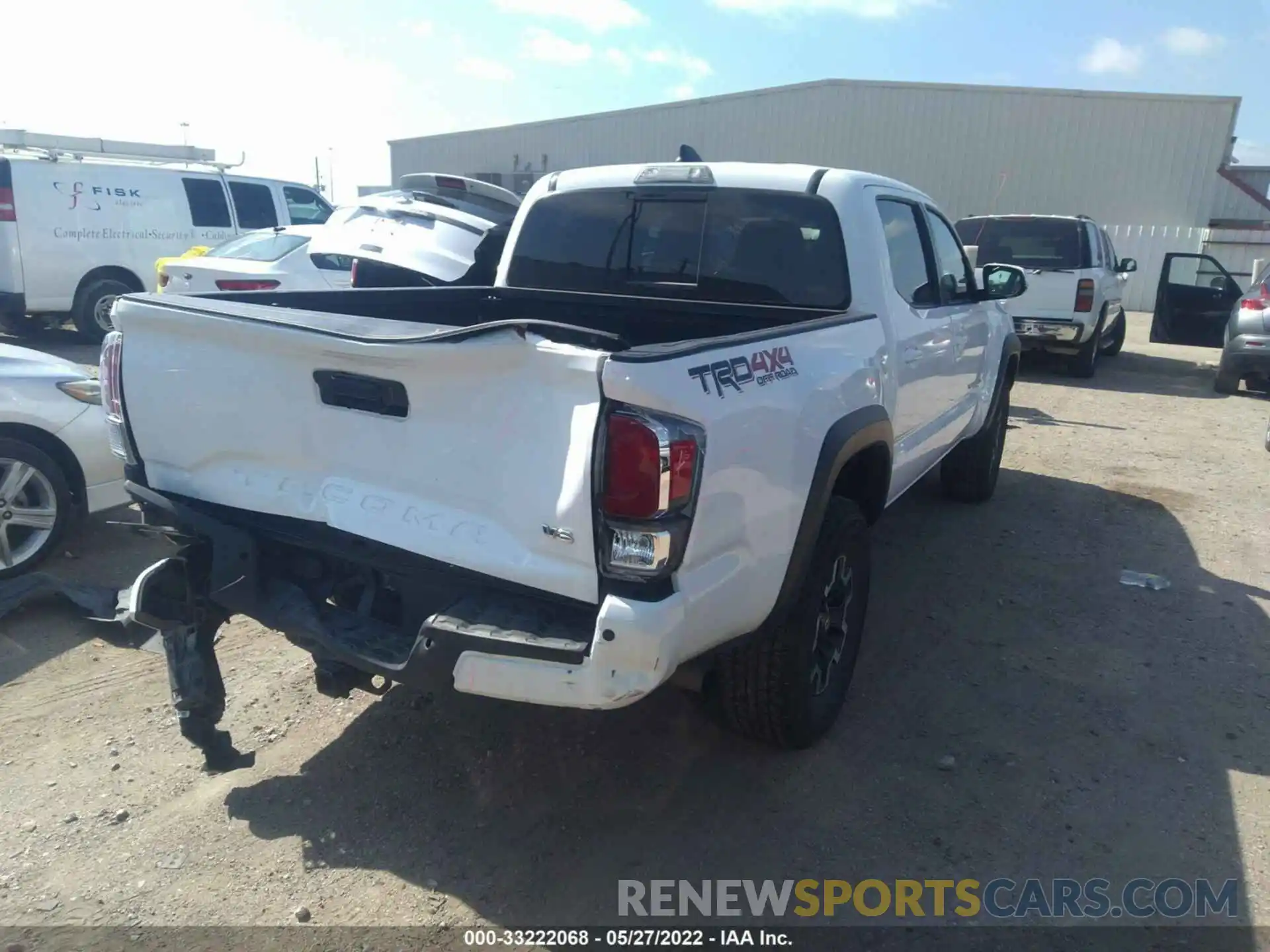 4 Photograph of a damaged car 5TFCZ5AN8MX263750 TOYOTA TACOMA 4WD 2021