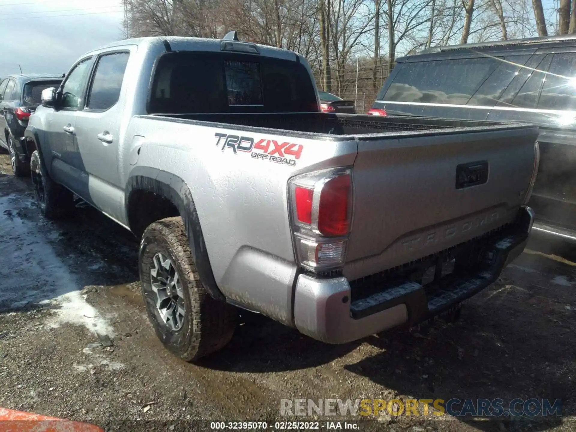 3 Photograph of a damaged car 5TFCZ5AN8MX264056 TOYOTA TACOMA 4WD 2021