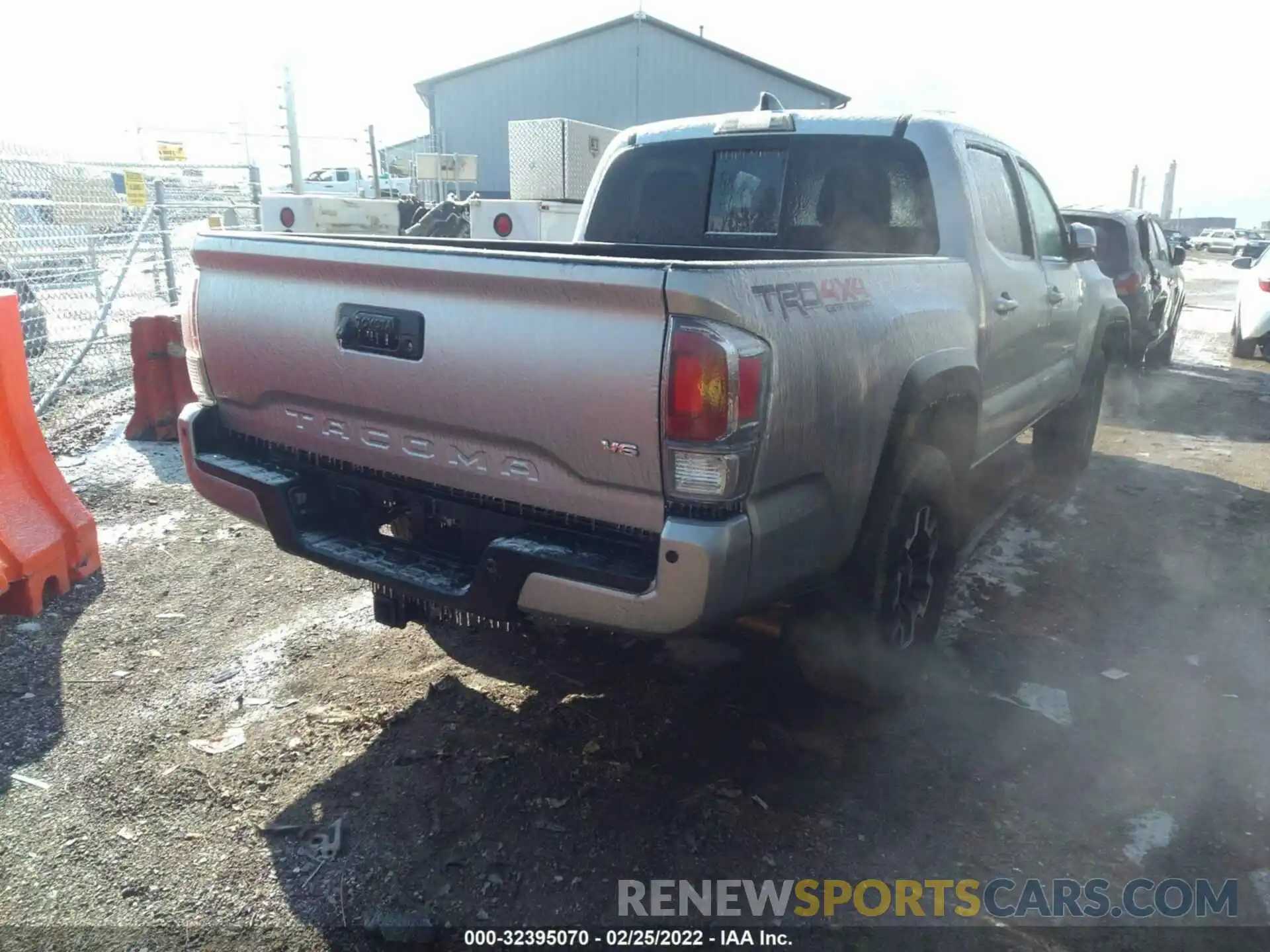 4 Фотография поврежденного автомобиля 5TFCZ5AN8MX264056 TOYOTA TACOMA 4WD 2021