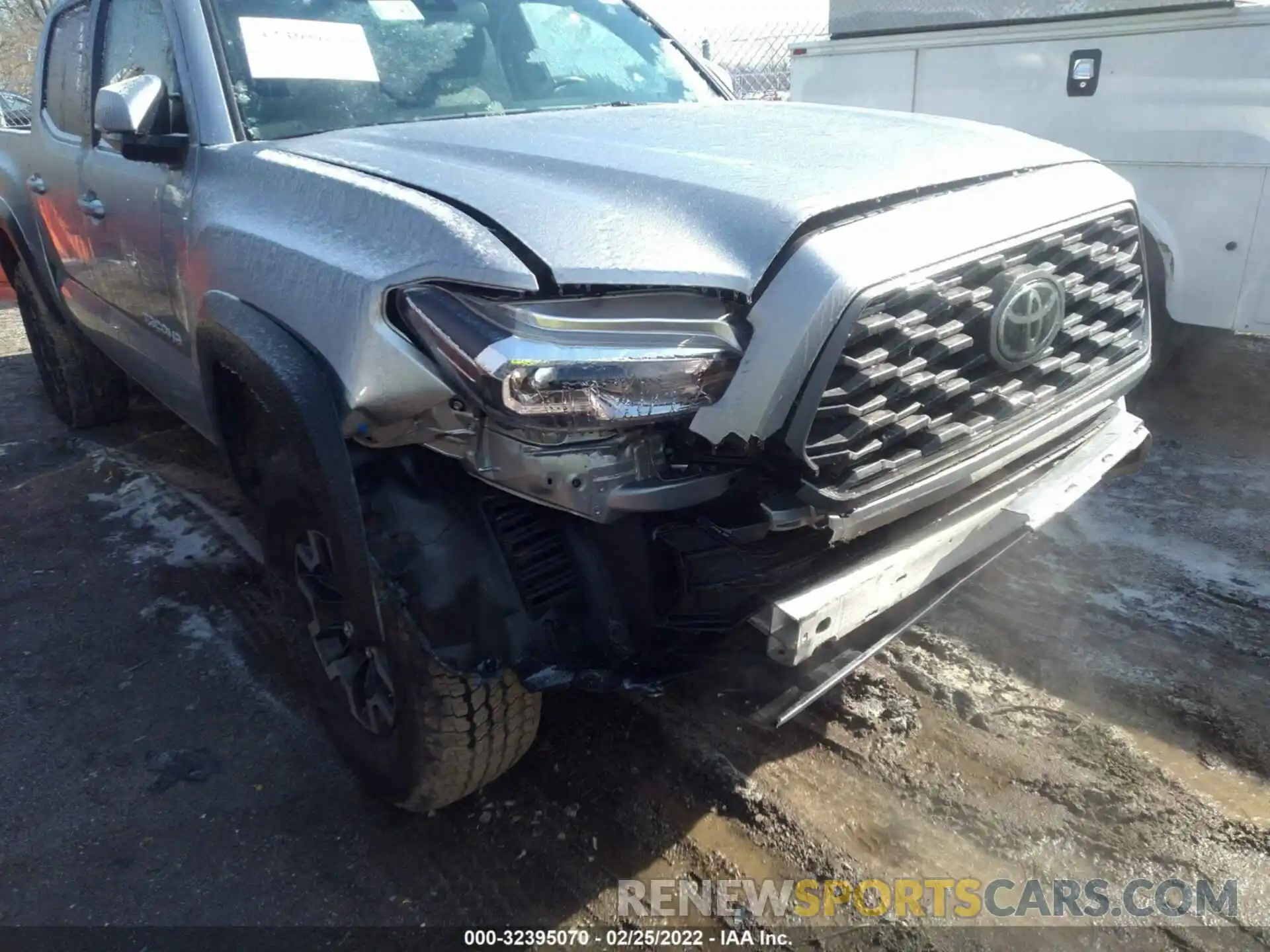 6 Photograph of a damaged car 5TFCZ5AN8MX264056 TOYOTA TACOMA 4WD 2021