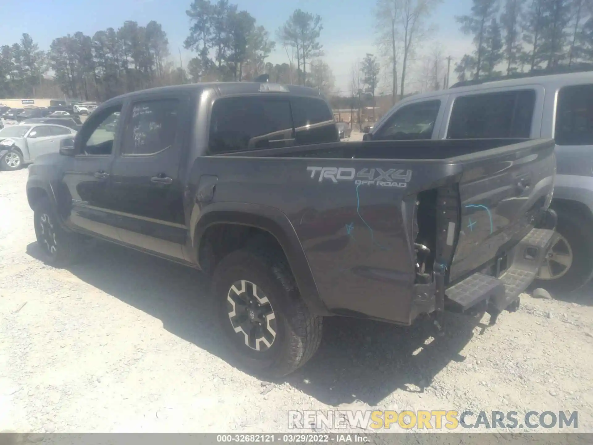 3 Photograph of a damaged car 5TFCZ5AN8MX264378 TOYOTA TACOMA 4WD 2021