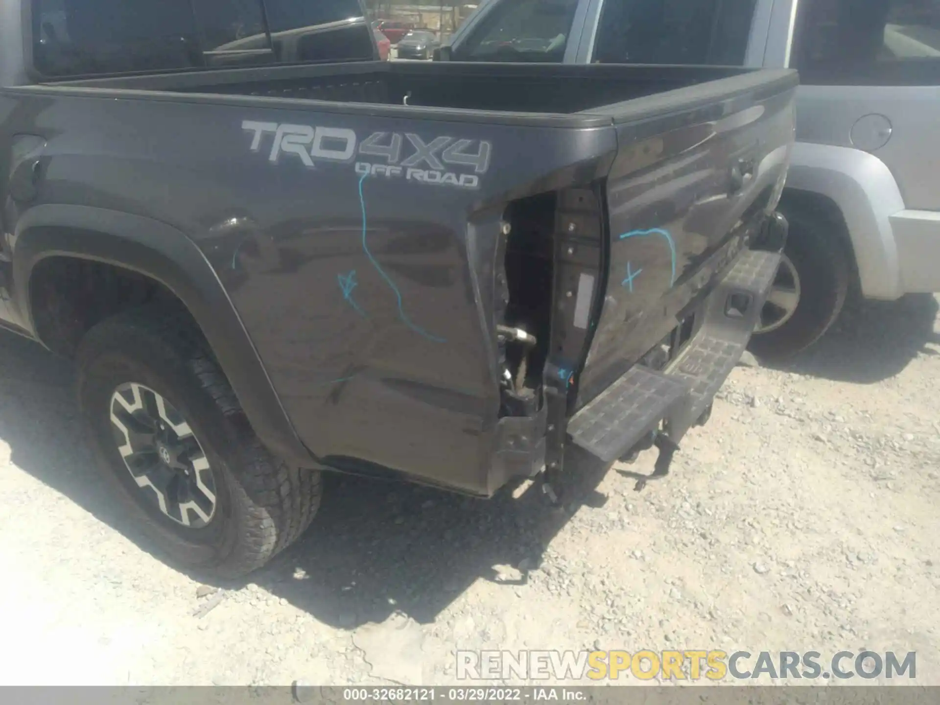 6 Фотография поврежденного автомобиля 5TFCZ5AN8MX264378 TOYOTA TACOMA 4WD 2021