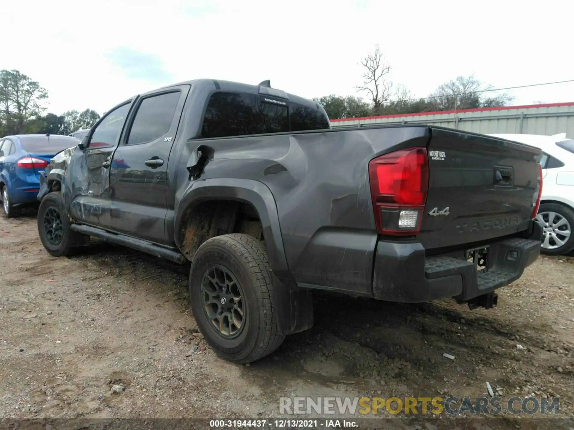 3 Photograph of a damaged car 5TFCZ5AN8MX269838 TOYOTA TACOMA 4WD 2021