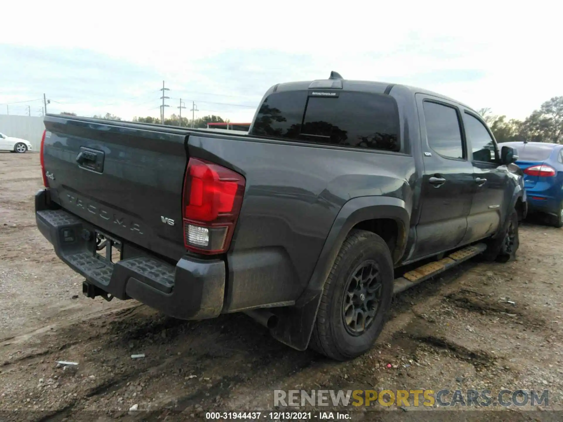 4 Photograph of a damaged car 5TFCZ5AN8MX269838 TOYOTA TACOMA 4WD 2021