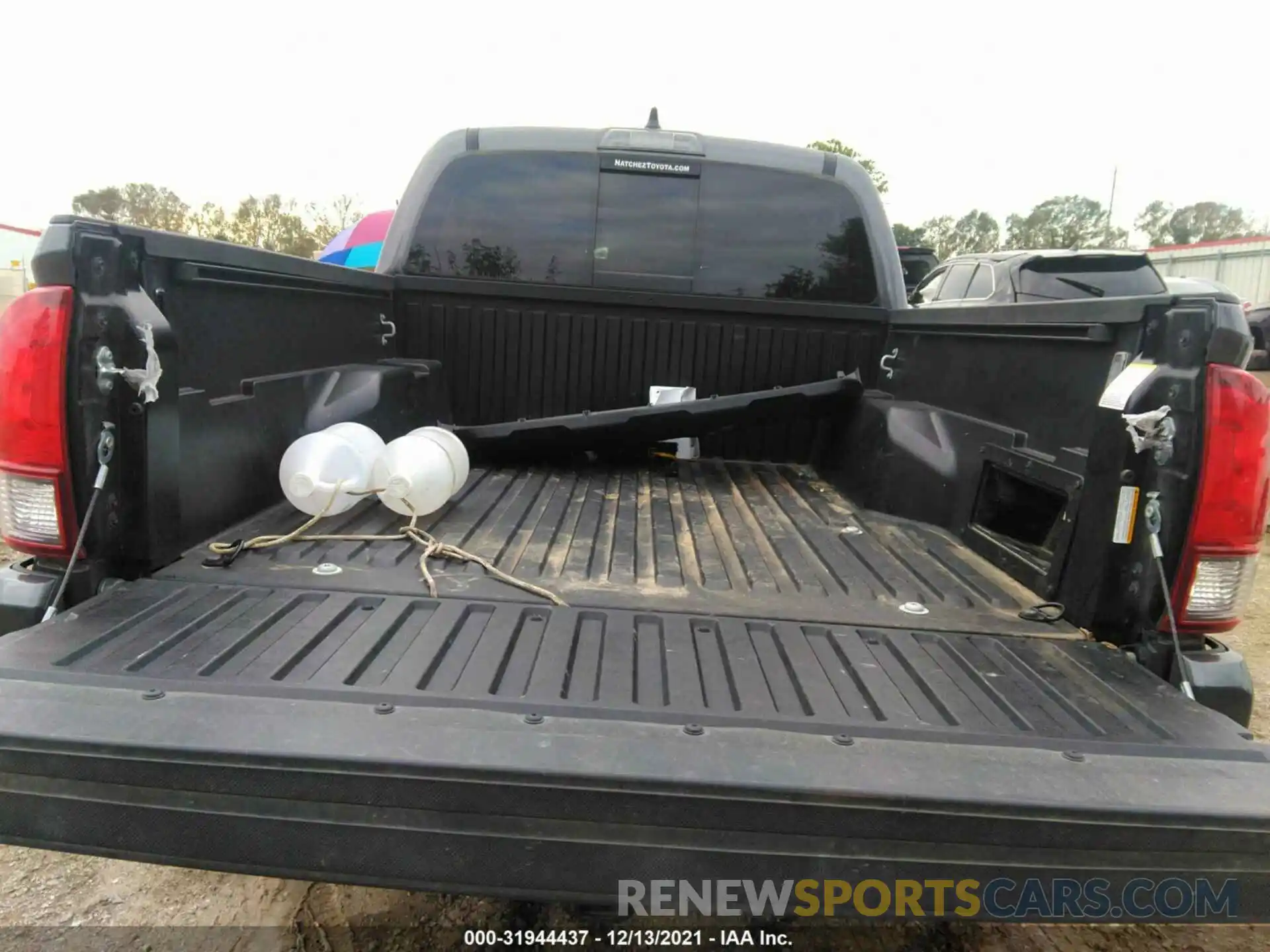 8 Photograph of a damaged car 5TFCZ5AN8MX269838 TOYOTA TACOMA 4WD 2021