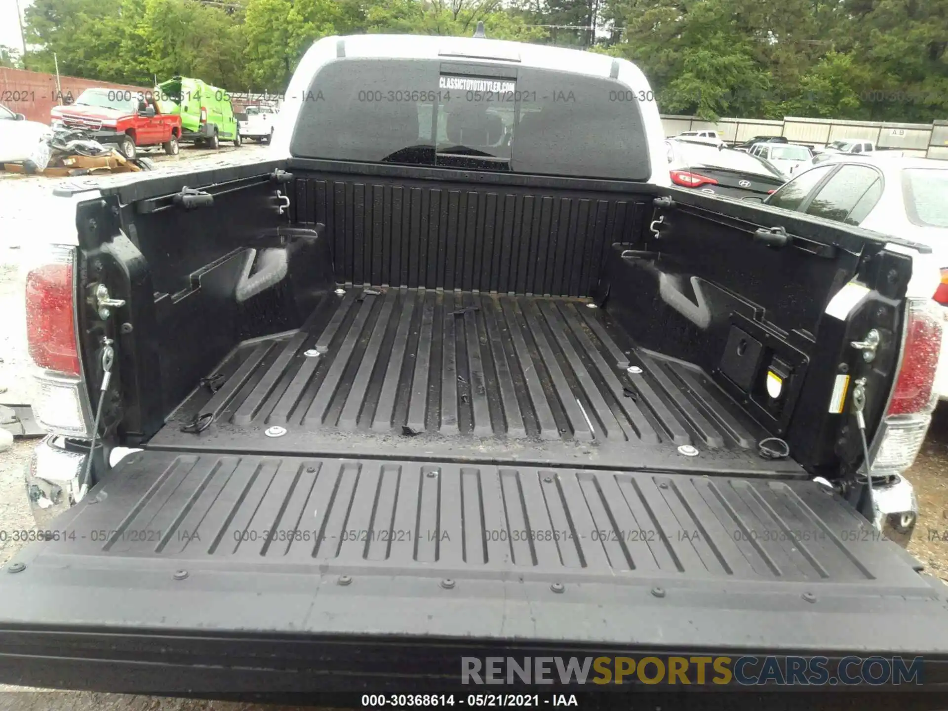 8 Photograph of a damaged car 5TFCZ5AN9MX246858 TOYOTA TACOMA 4WD 2021