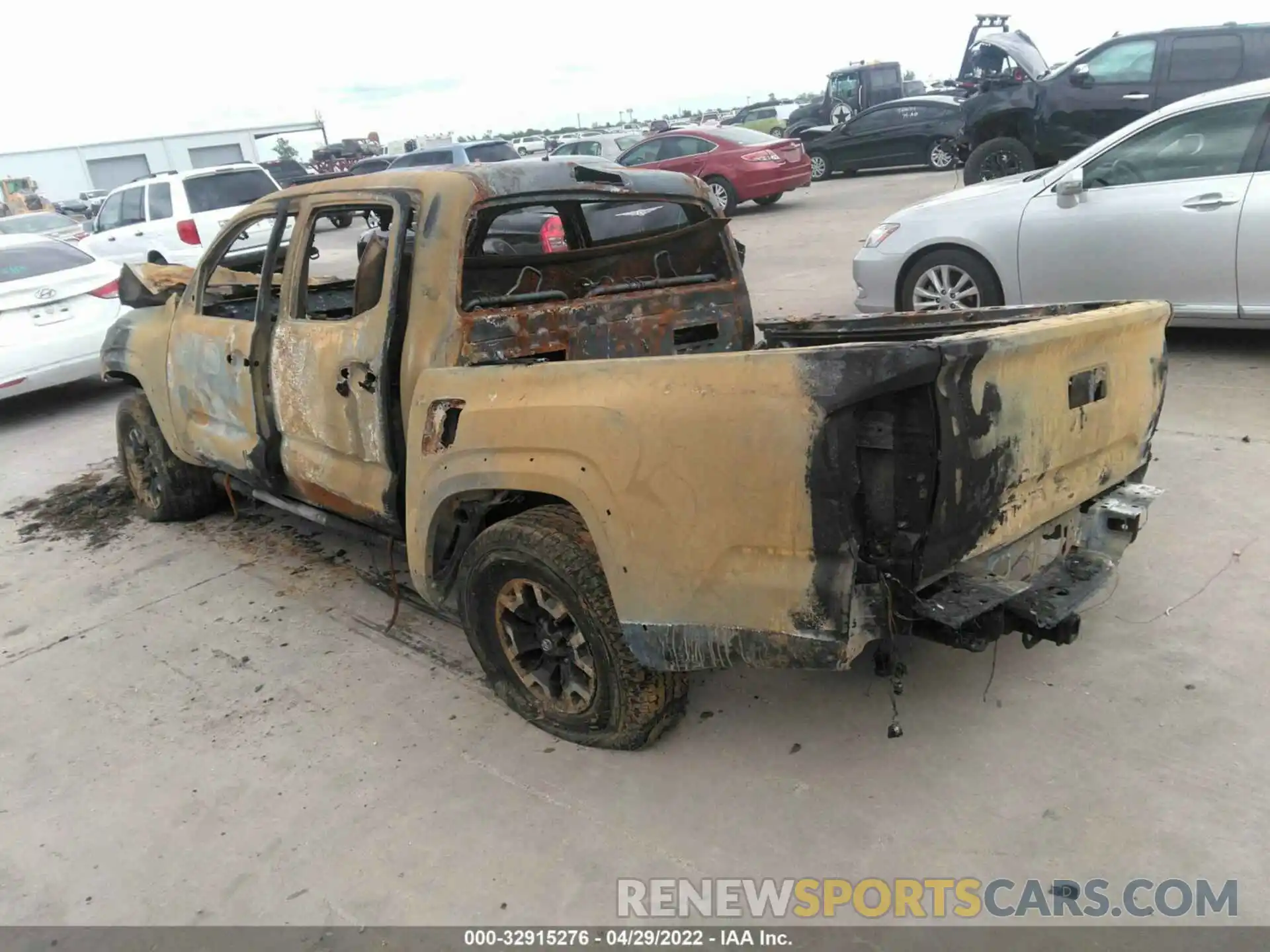 3 Photograph of a damaged car 5TFCZ5AN9MX256435 TOYOTA TACOMA 4WD 2021