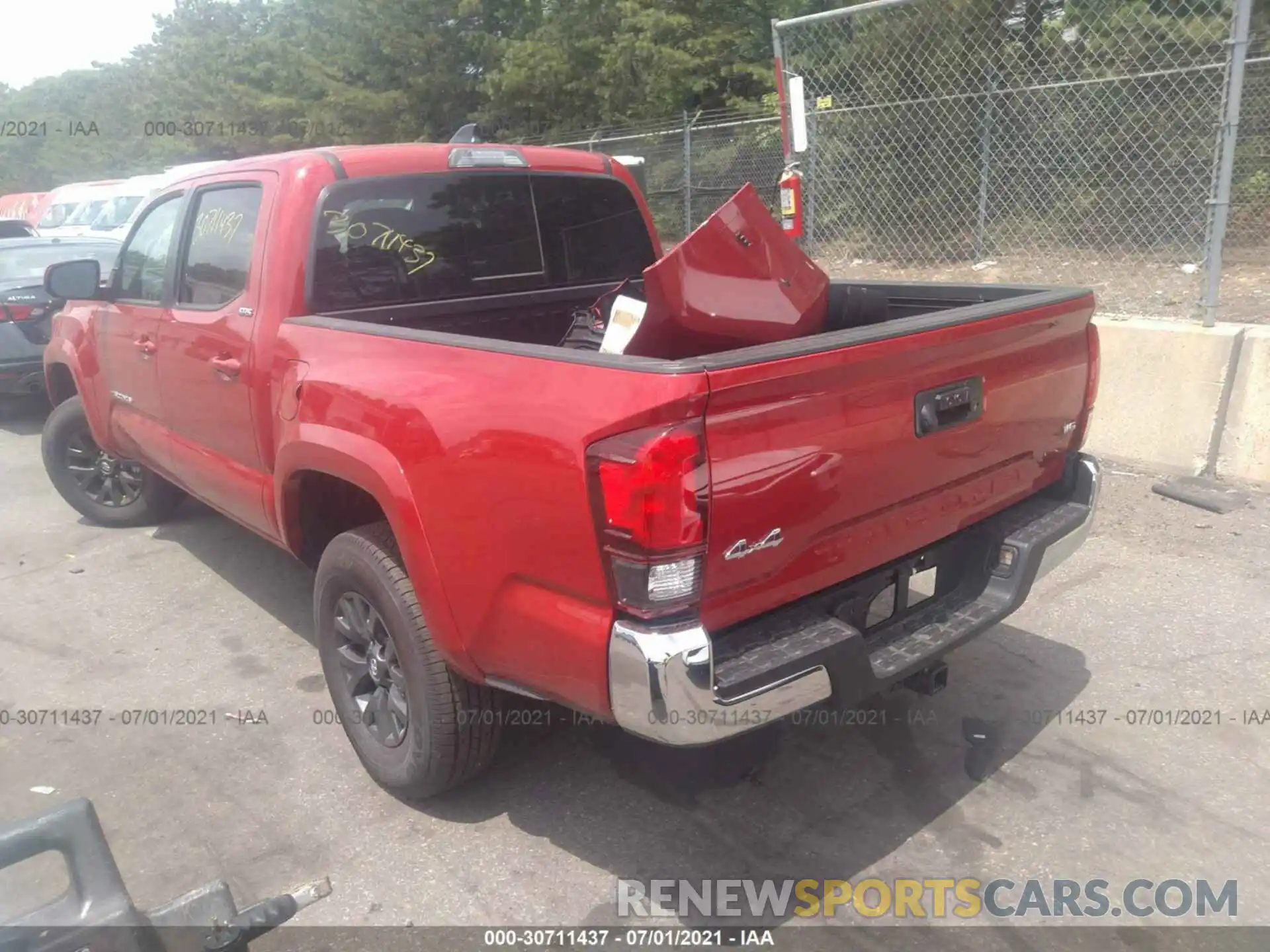 3 Photograph of a damaged car 5TFCZ5AN9MX271081 TOYOTA TACOMA 4WD 2021