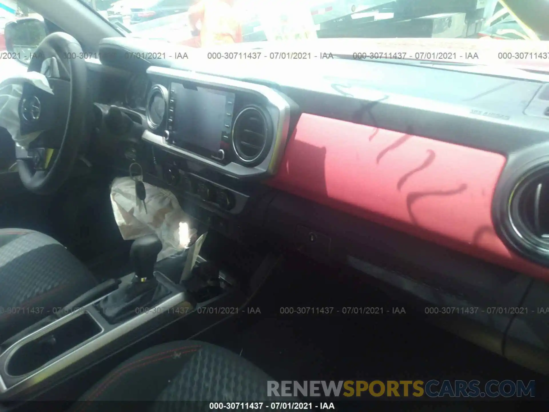 5 Photograph of a damaged car 5TFCZ5AN9MX271081 TOYOTA TACOMA 4WD 2021