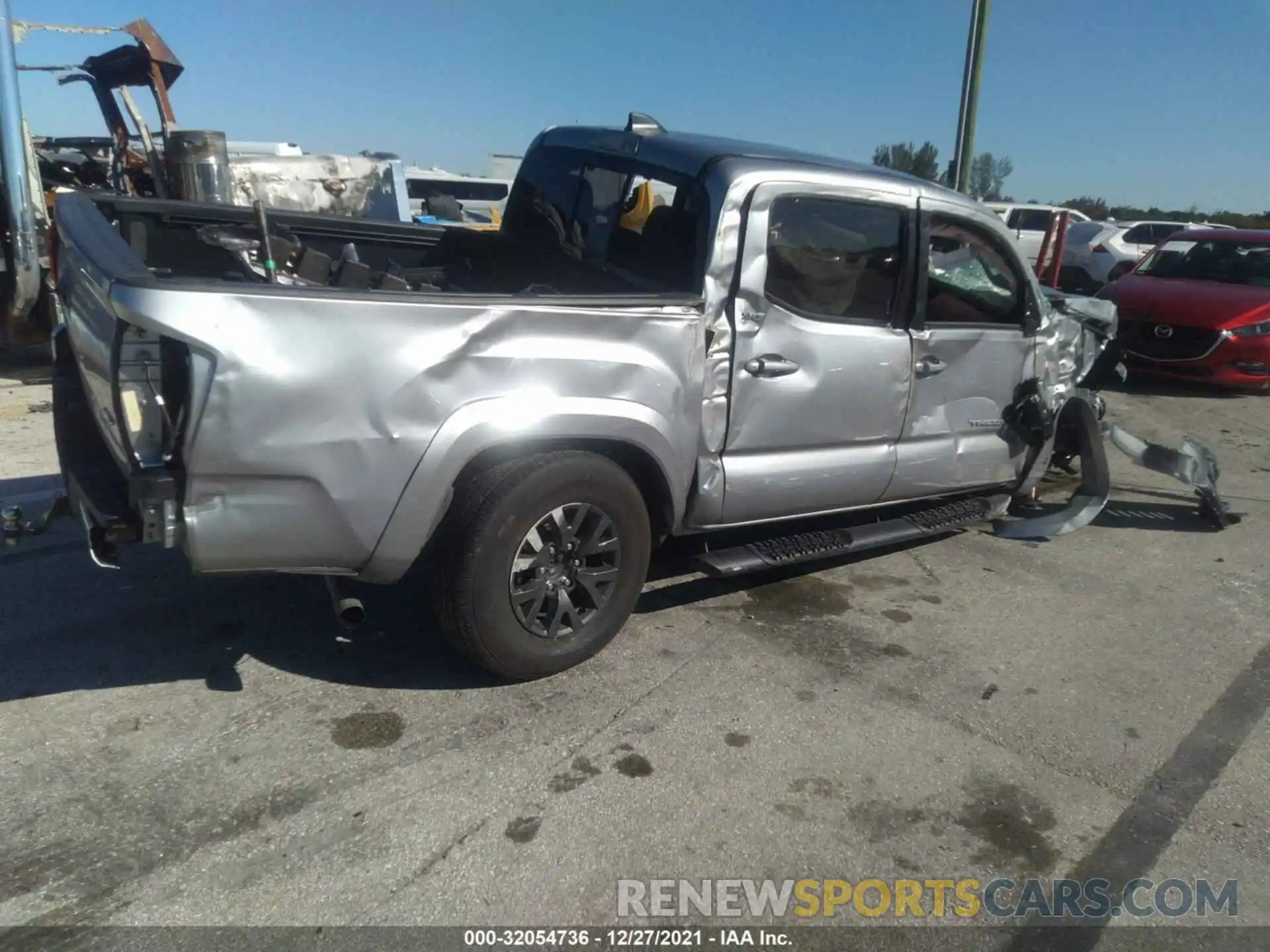 4 Фотография поврежденного автомобиля 5TFCZ5AN9MX277818 TOYOTA TACOMA 4WD 2021