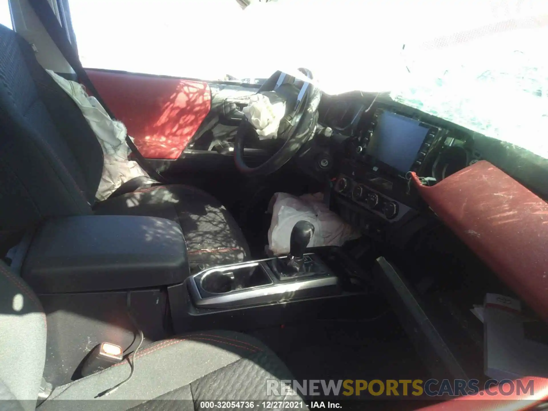 5 Photograph of a damaged car 5TFCZ5AN9MX277818 TOYOTA TACOMA 4WD 2021