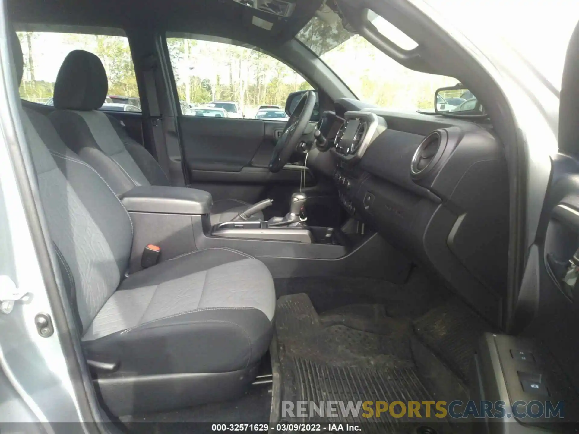 5 Photograph of a damaged car 5TFCZ5ANXMX266987 TOYOTA TACOMA 4WD 2021