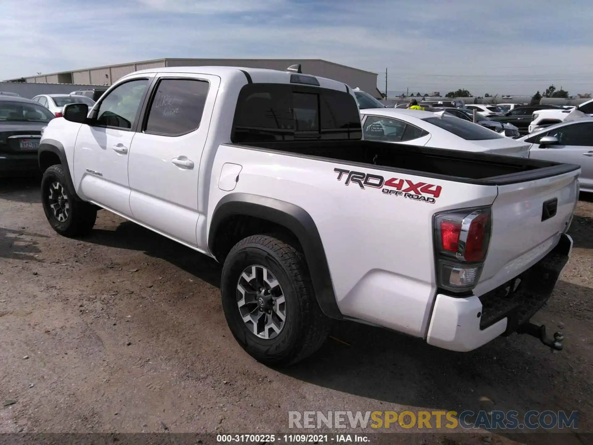 3 Фотография поврежденного автомобиля 5TFCZ5ANXMX268786 TOYOTA TACOMA 4WD 2021