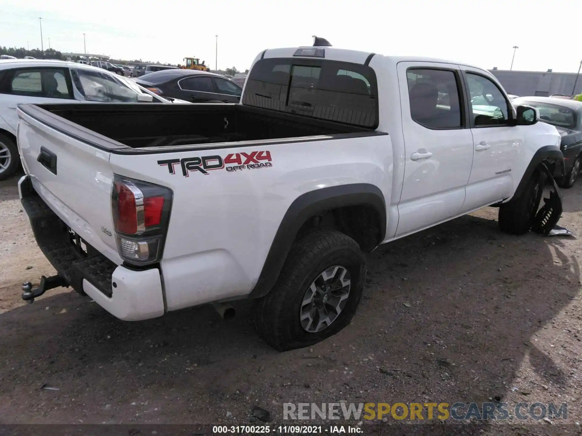 4 Фотография поврежденного автомобиля 5TFCZ5ANXMX268786 TOYOTA TACOMA 4WD 2021