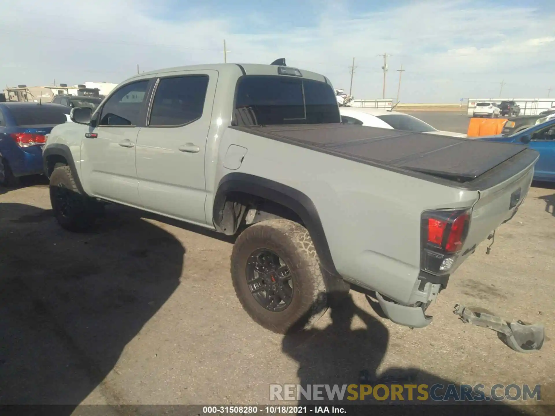 3 Фотография поврежденного автомобиля 5TFCZ5ANXMX269341 TOYOTA TACOMA 4WD 2021