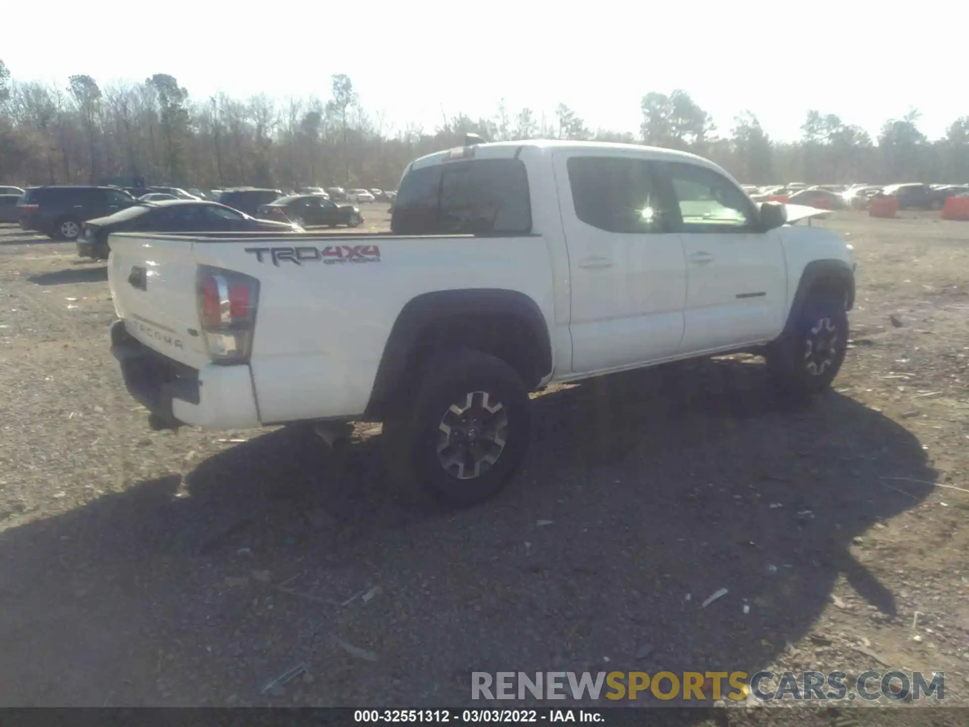 4 Photograph of a damaged car 3TMCZ5AN0NM472746 TOYOTA TACOMA 4WD 2022