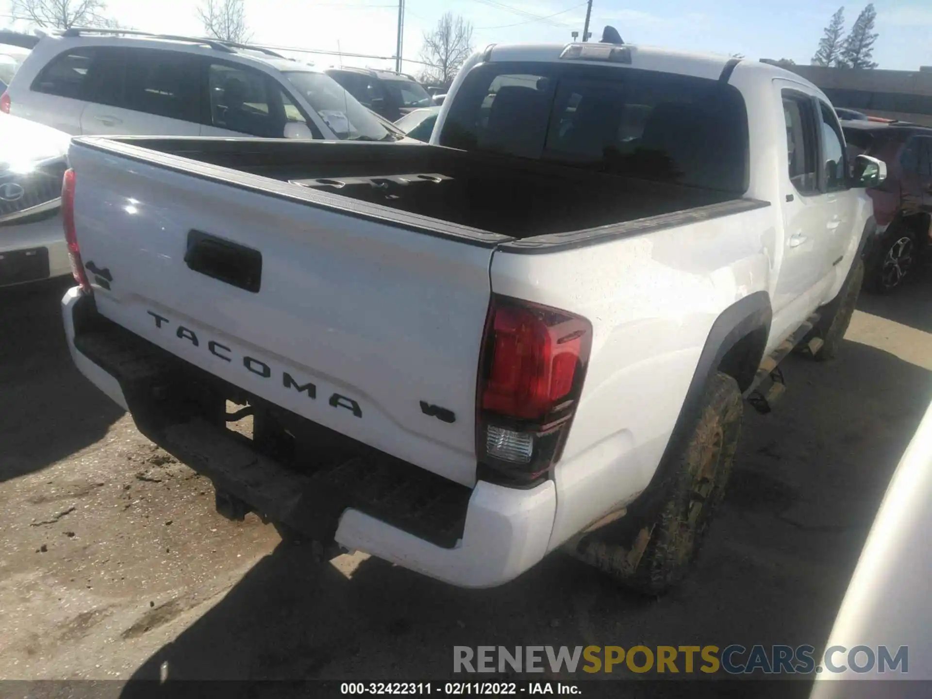 4 Photograph of a damaged car 3TMCZ5AN0NM473234 TOYOTA TACOMA 4WD 2022