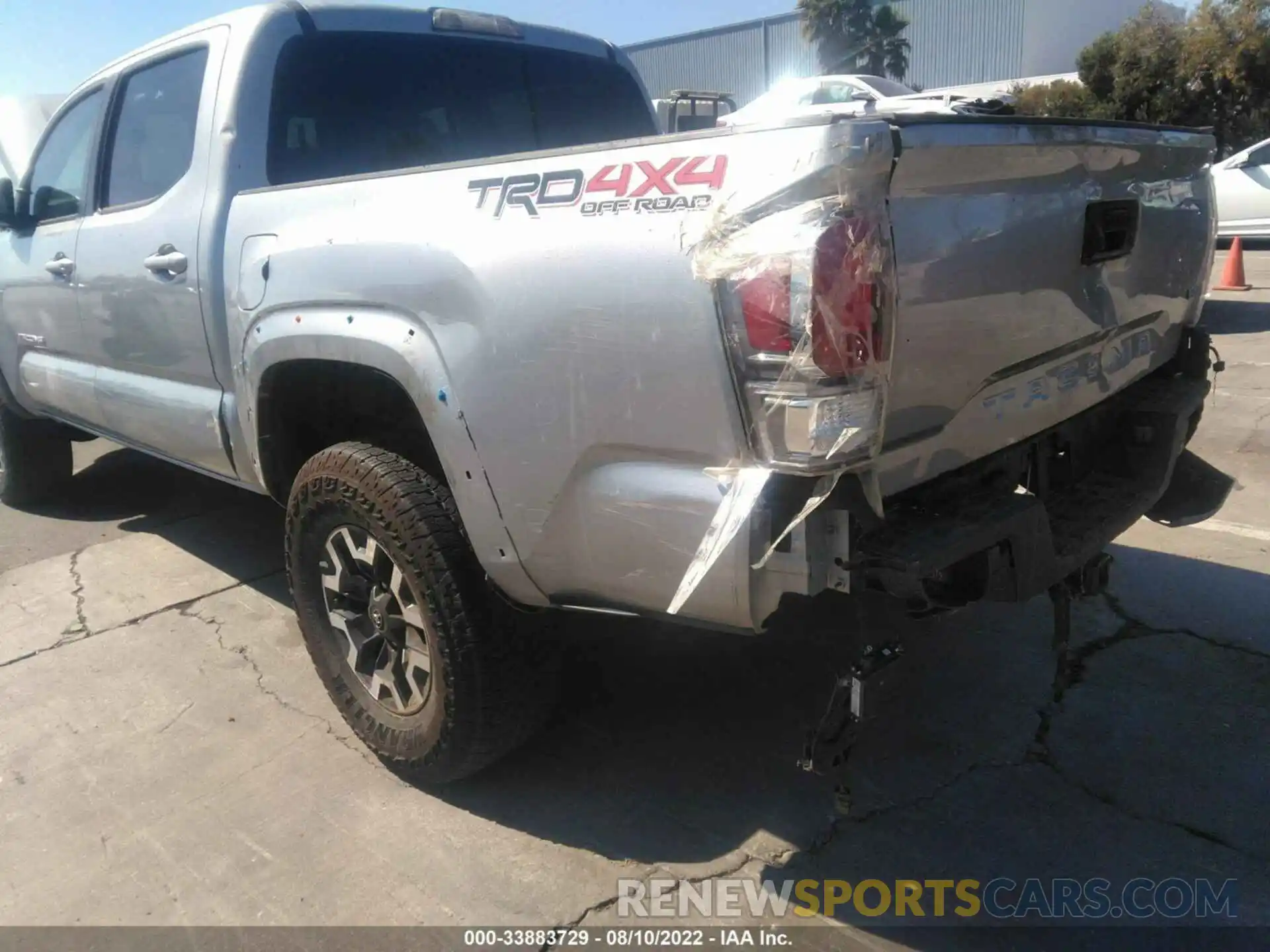 6 Photograph of a damaged car 3TMCZ5AN0NM475601 TOYOTA TACOMA 4WD 2022