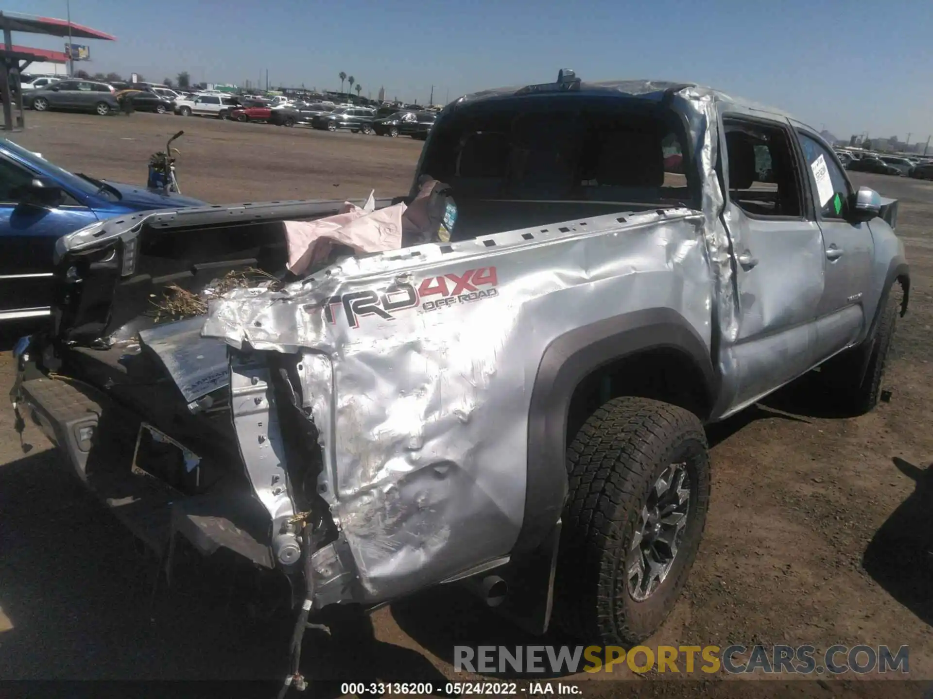 4 Photograph of a damaged car 3TMCZ5AN0NM498876 TOYOTA TACOMA 4WD 2022